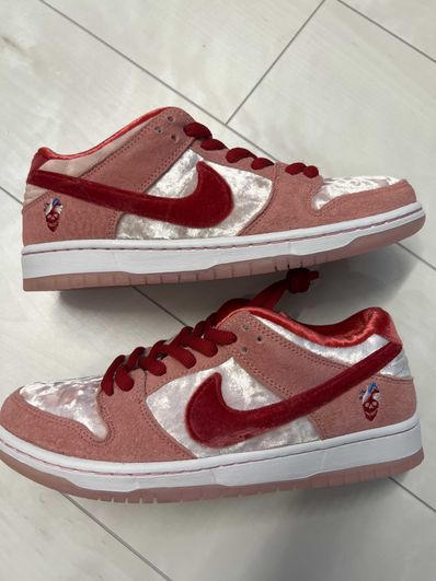 Strangelove × Nike SB Dunk Low "Valentine’s Day"