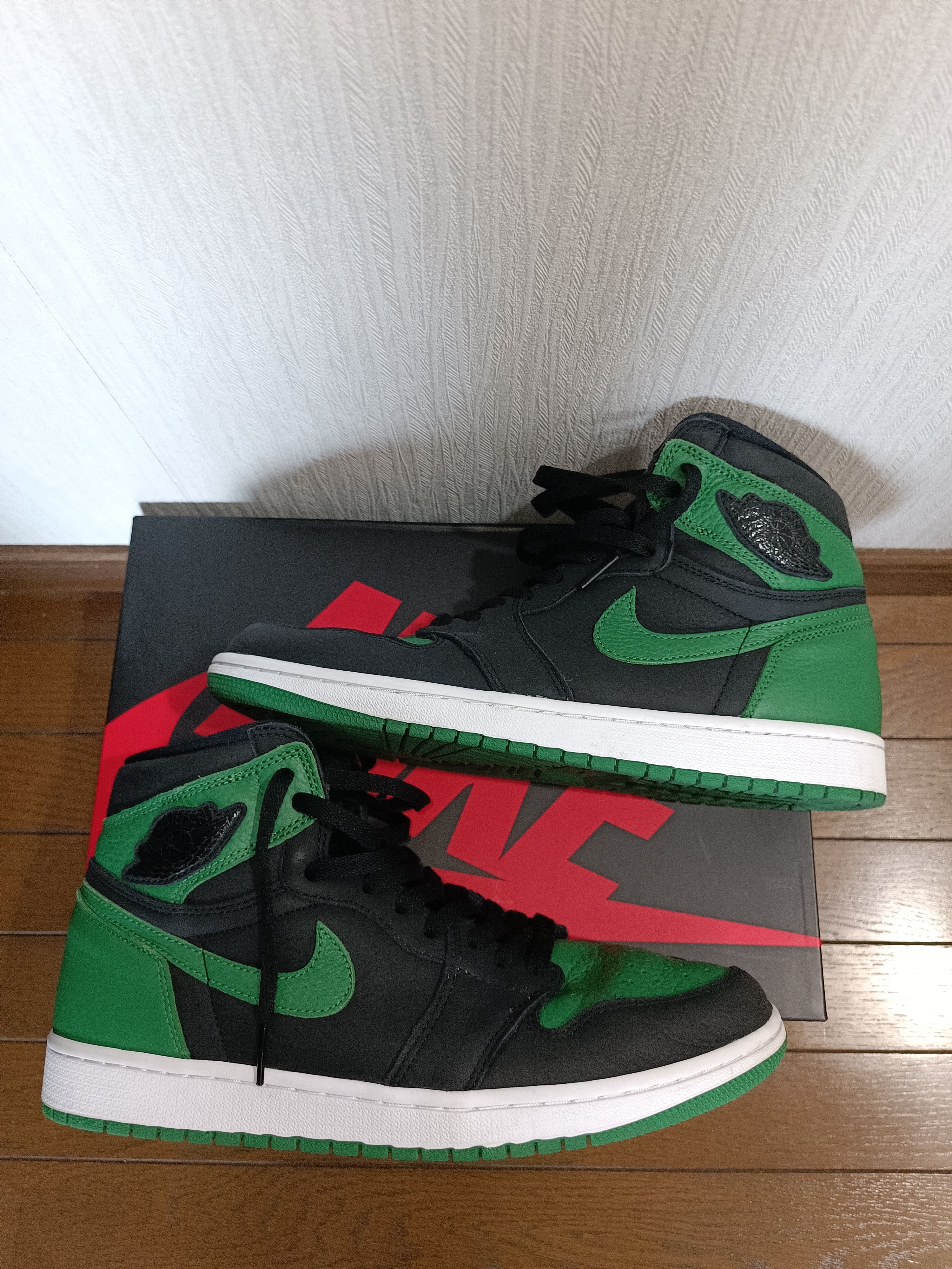 Nike Air Jordan 1 Retro High OG "Black/Pine Green" (2020)