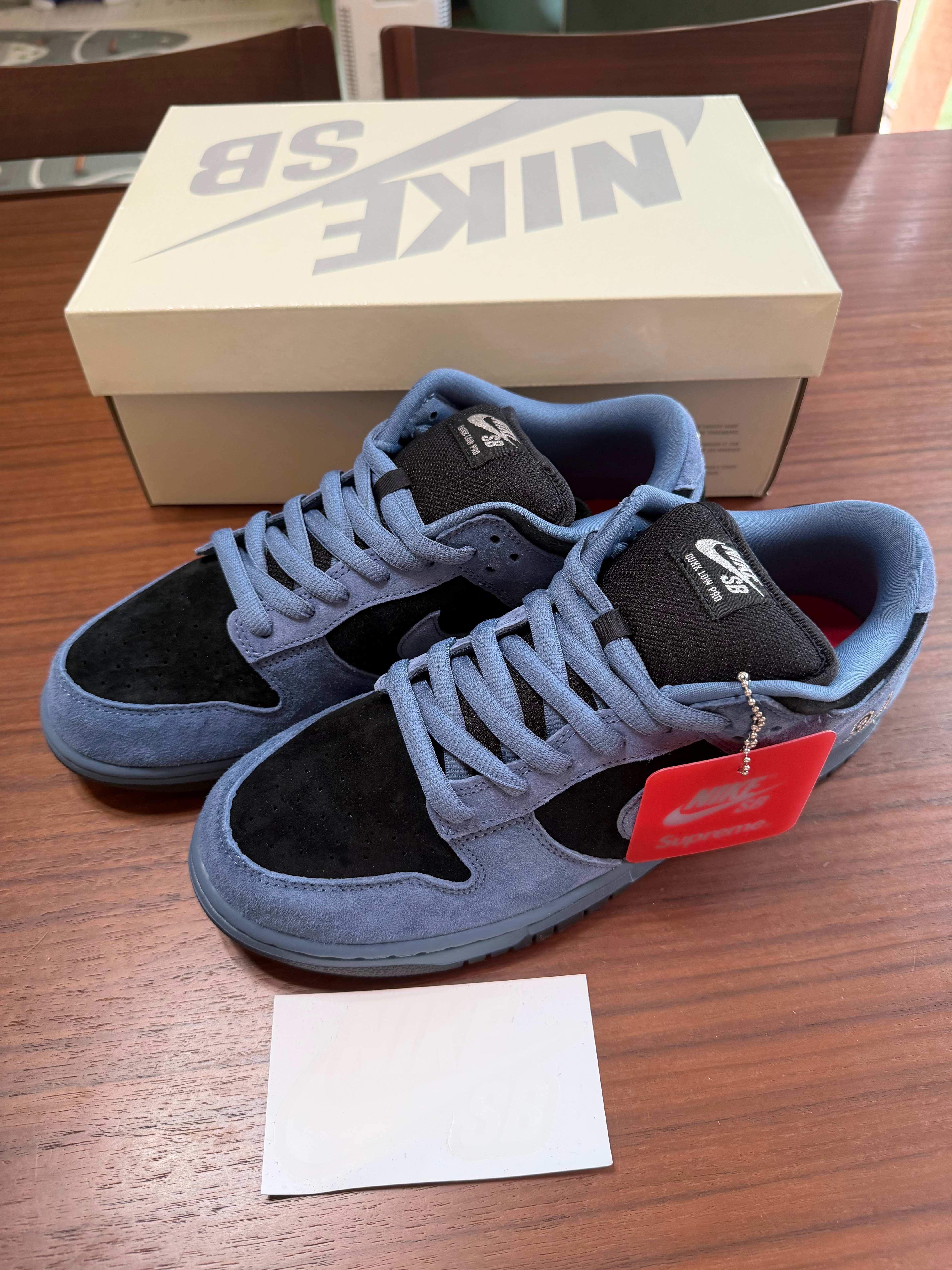 Supreme × Nike SB Dunk Low "Ocean Fog" (North America Exclusive) (25FW Week2)