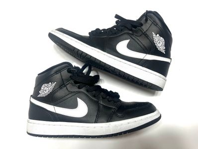 NIKE Women's AIR JORDAN 1 MID "BLACK/WHITE"