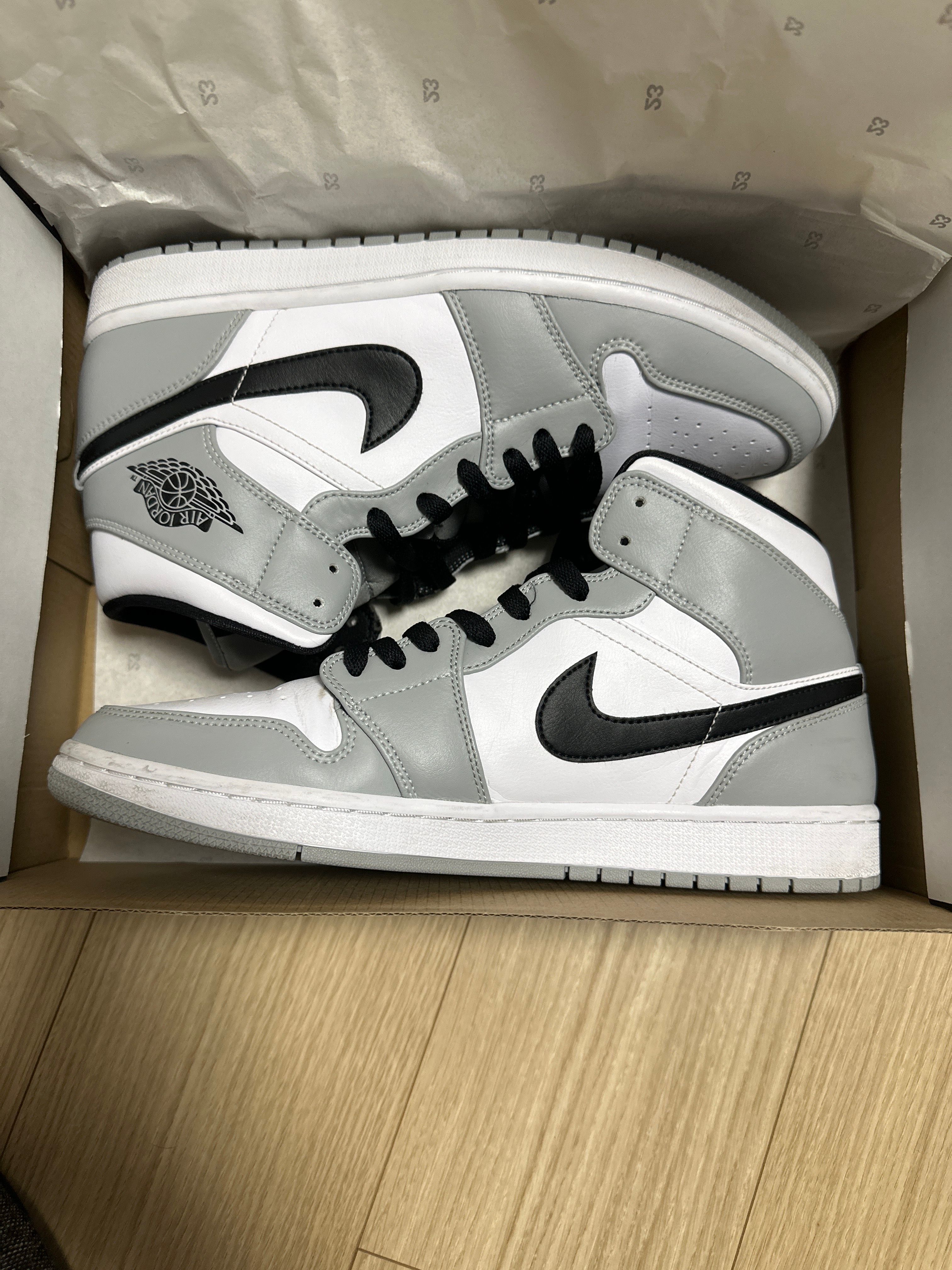 Nike Air Jordan 1 Mid "Light Smoke Grey/White/Black"