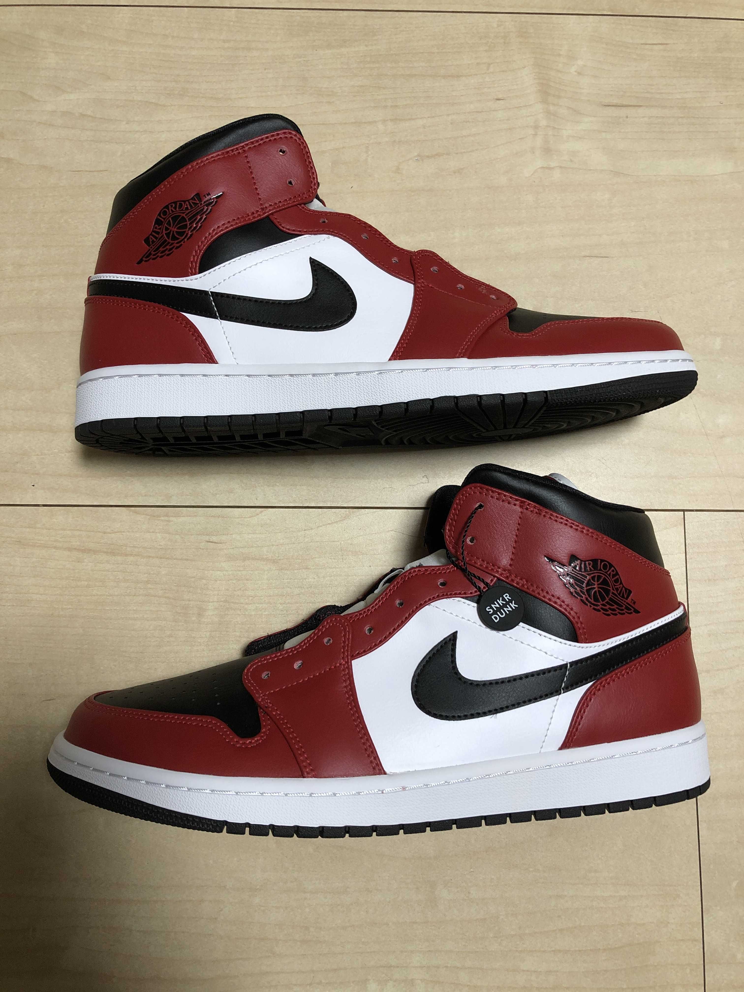 Nike Air Jordan 1 Mid "Chicago Black Toe"
