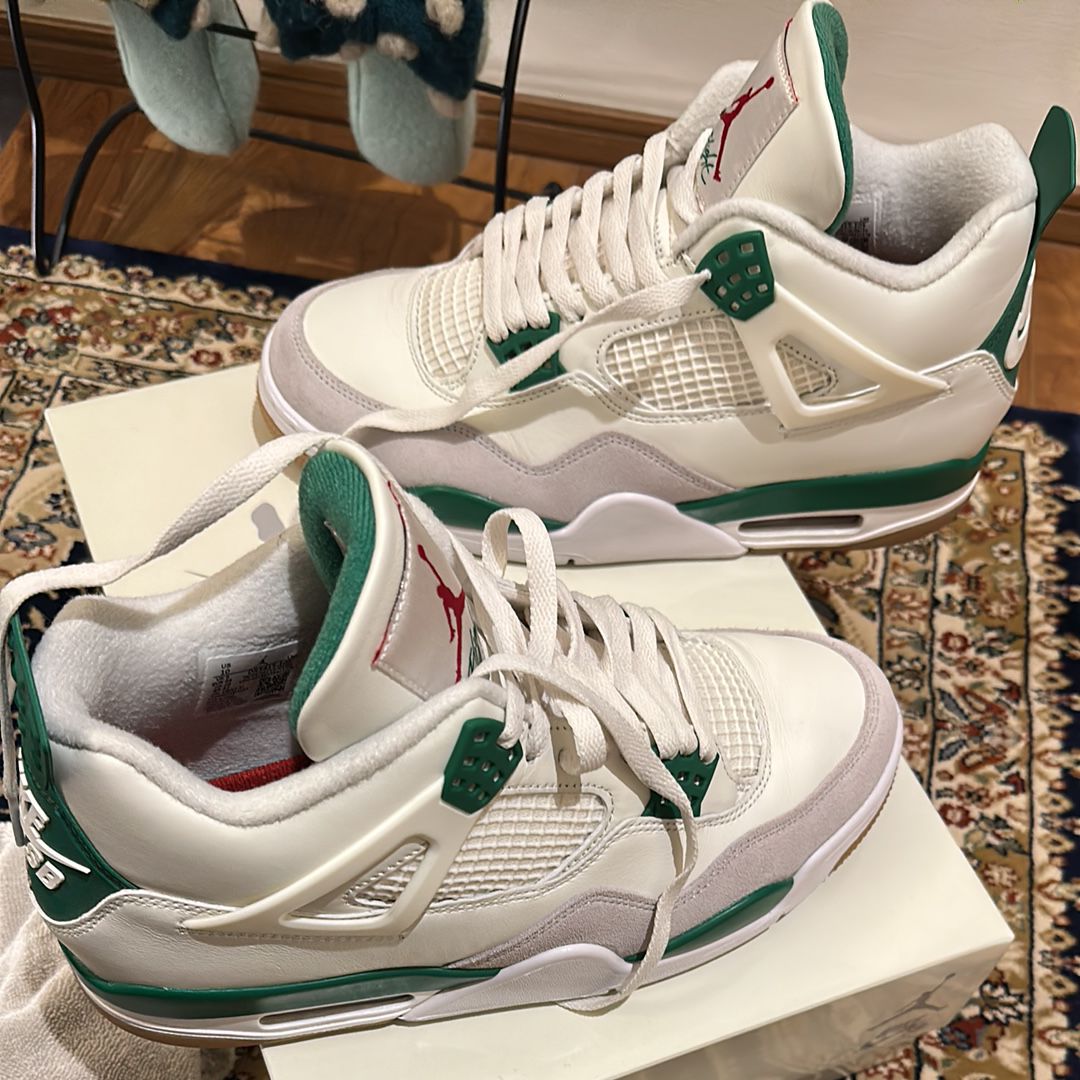 Nike SB × Air Jordan 4 Retro SP "Pine Green"