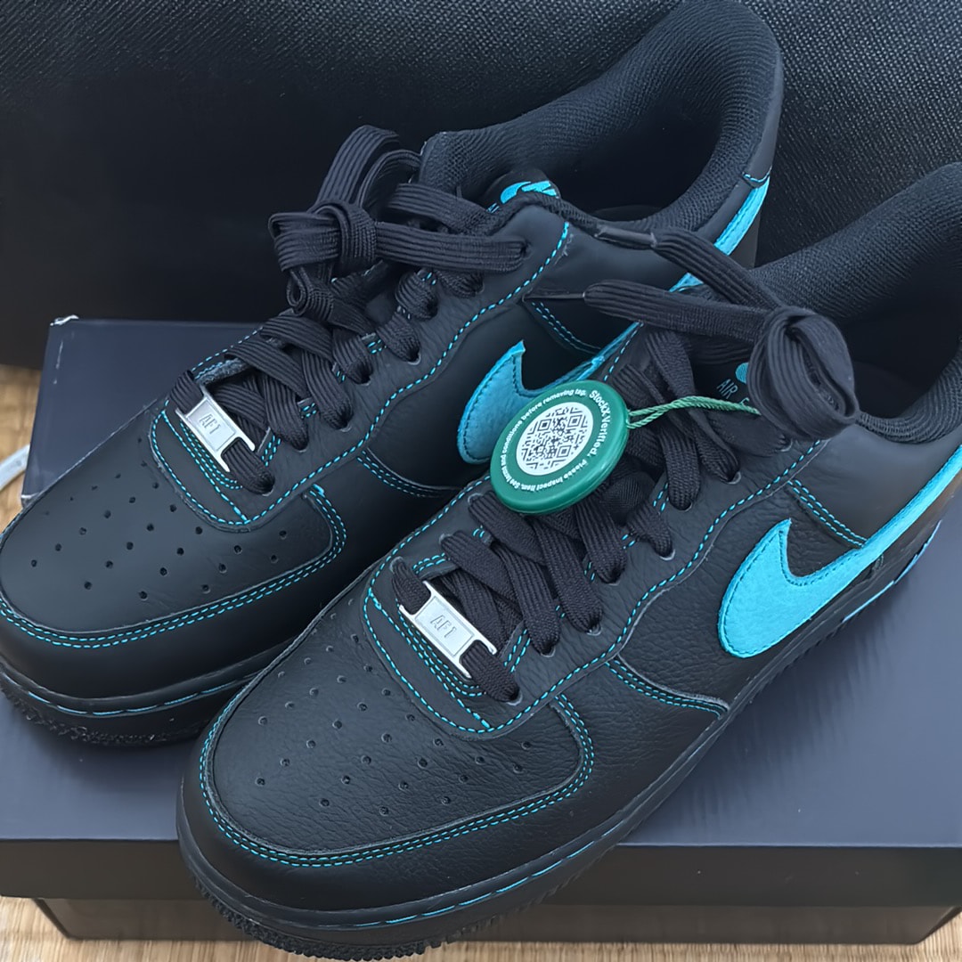 Nike Air Force 1 Low "Black Tiffany"