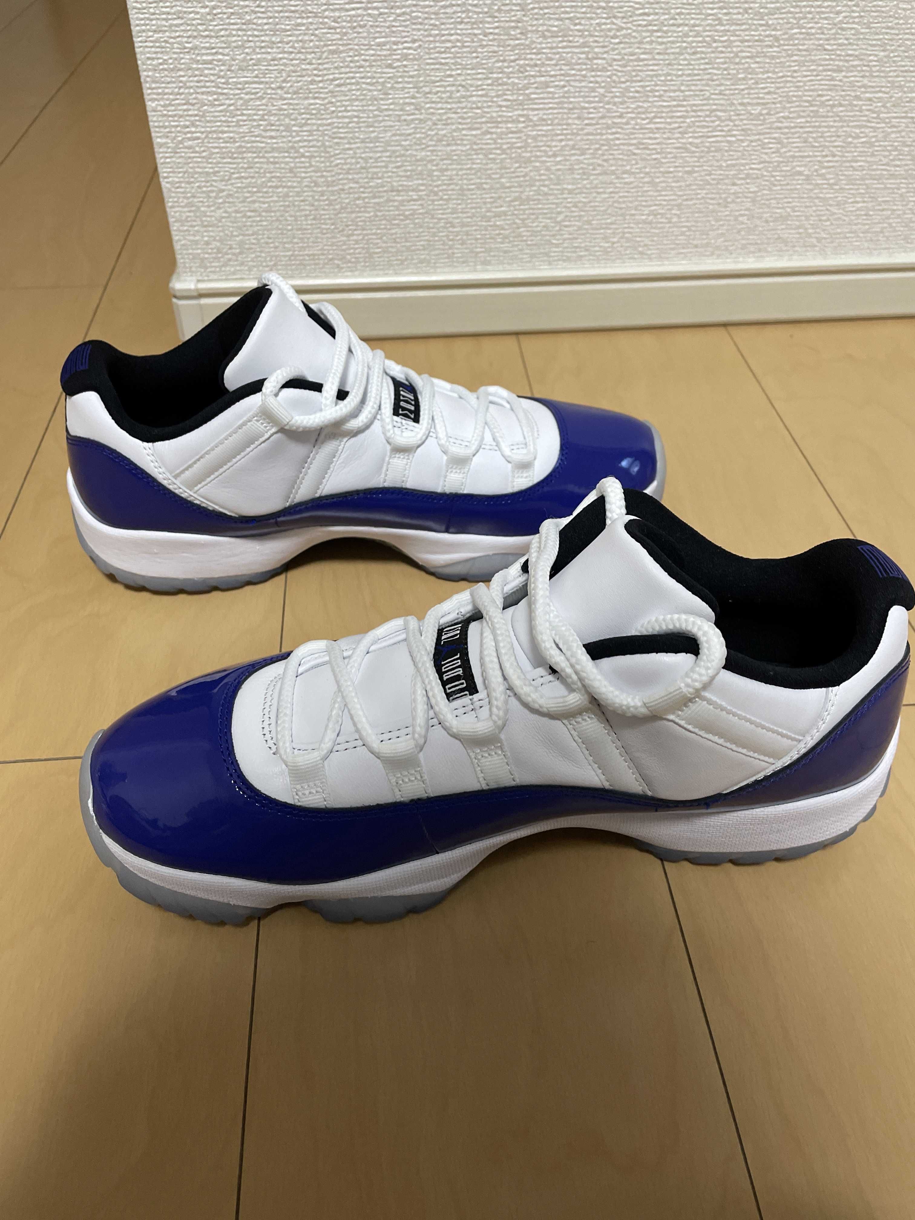 NIKE Women's AIR JORDAN 11 LOW "CONCORD SKETCH"