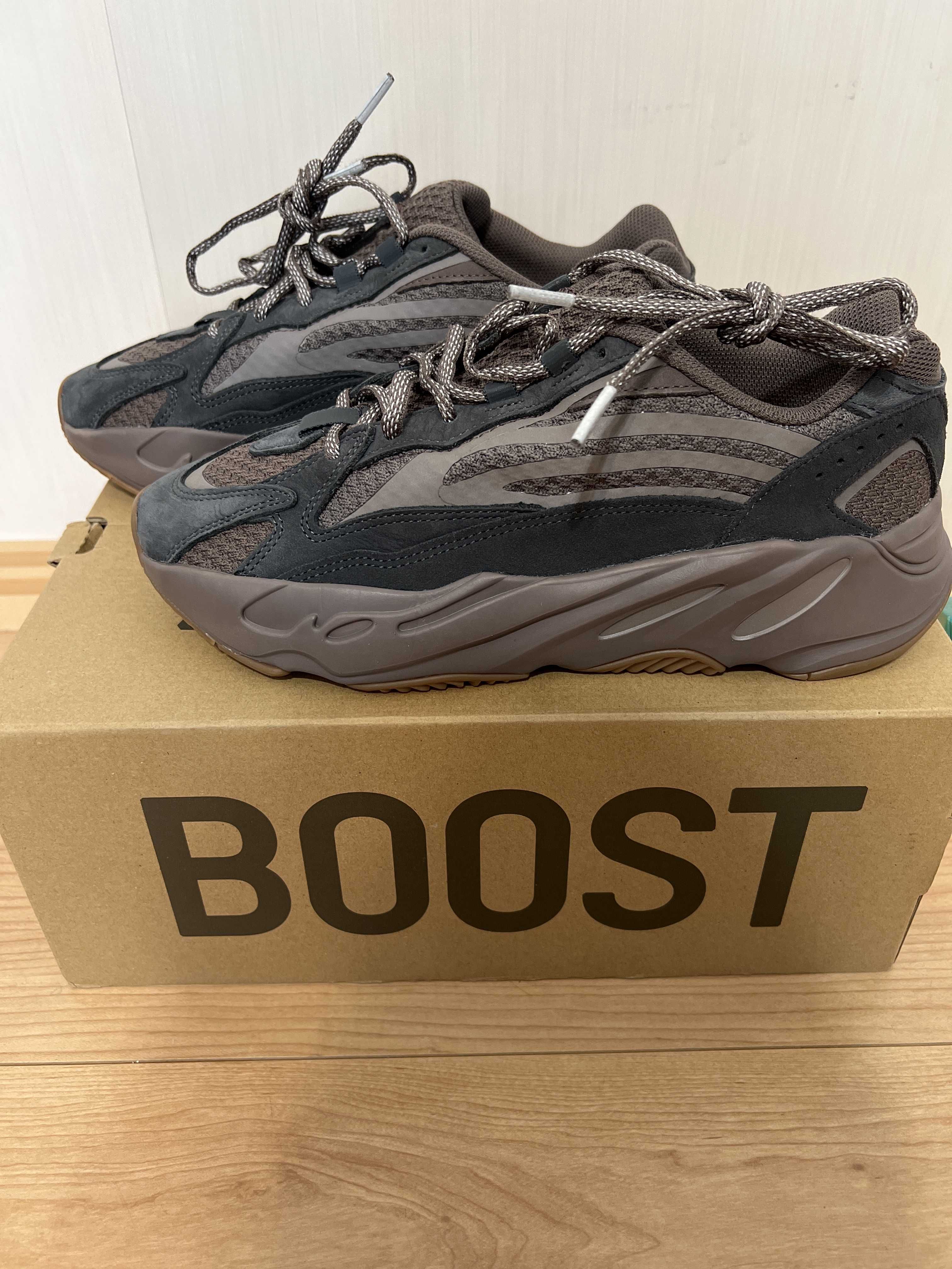 adidas YEEZY Boost 700V2 "Mauve"