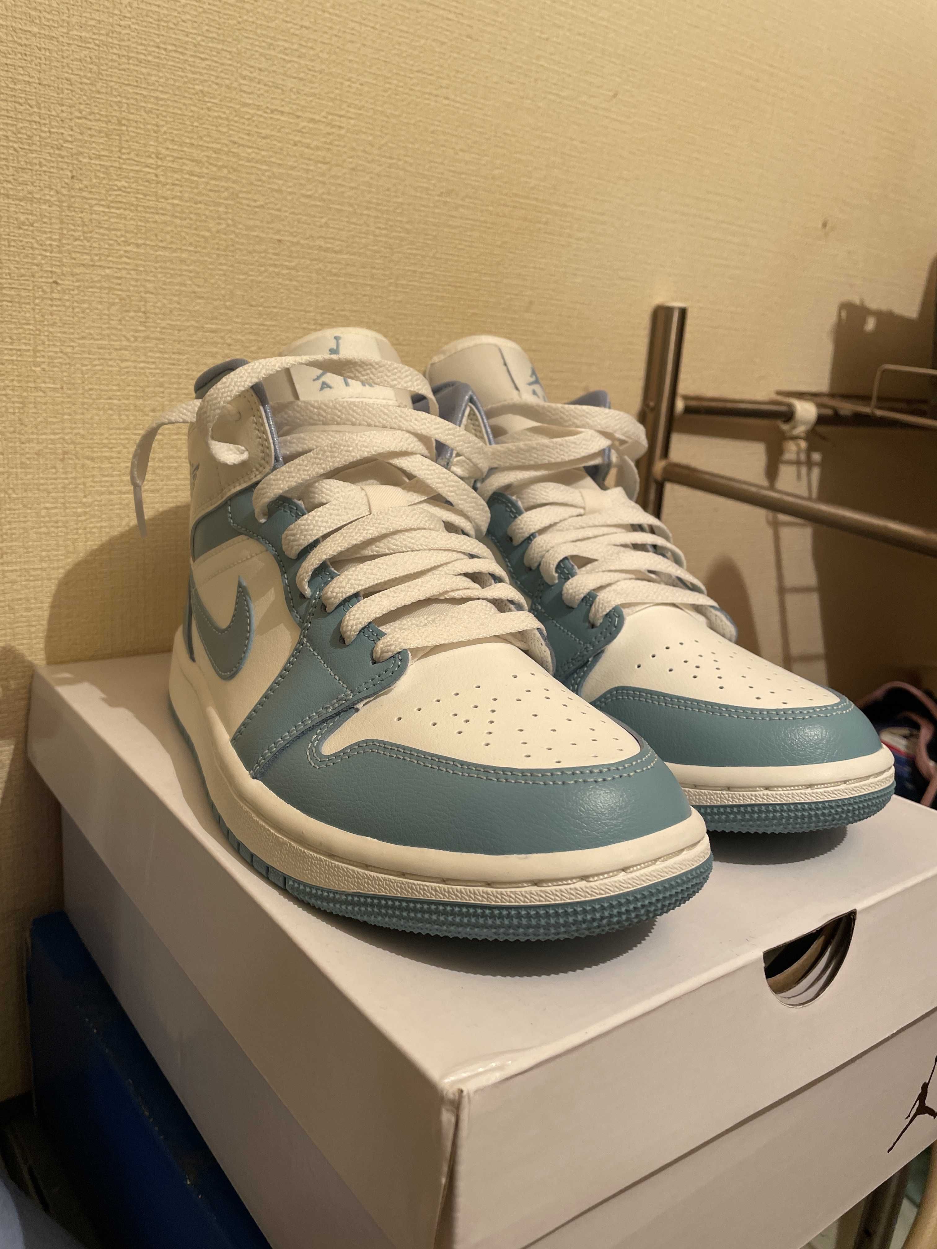 Nike Women's Air Jordan 1 Mid "University Blue"