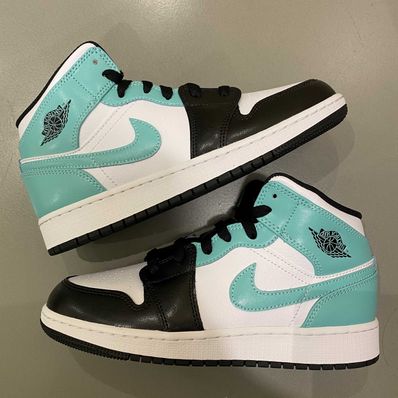 Nike Air Jordan 1 Mid "Tropical Twist"