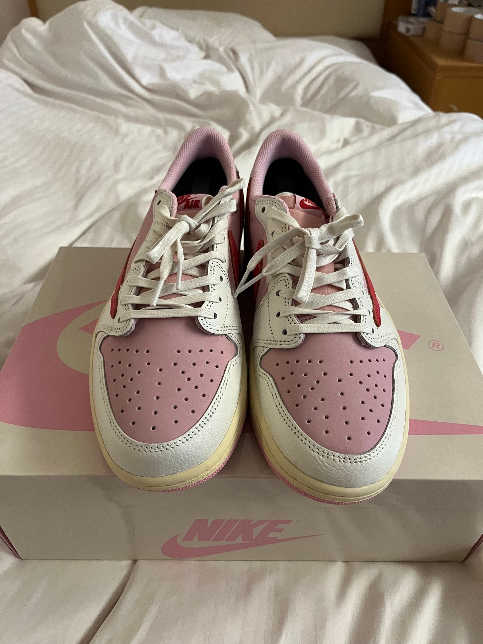 Travis Scott × Nike Air Jordan 1 Retro Low OG "Sail/Tropical Pink"