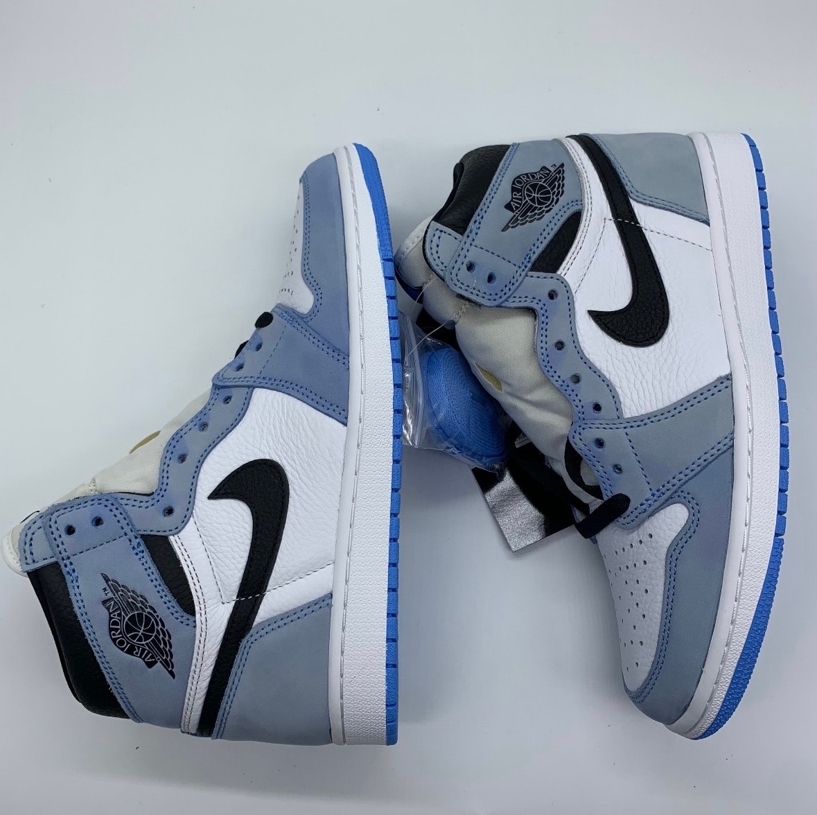 Nike Air Jordan 1 High OG "University Blue"