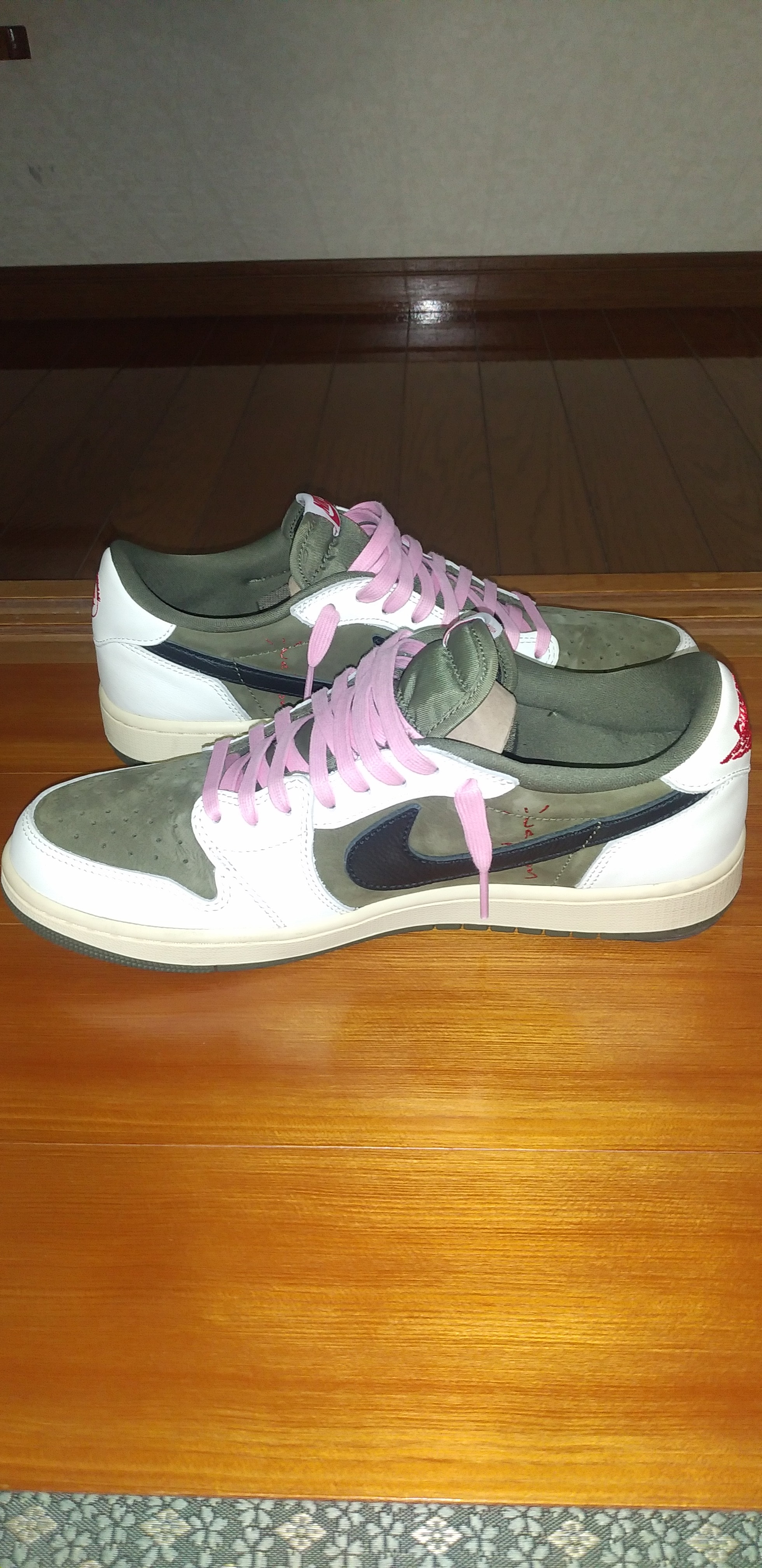 Travis Scott × Nike Air Jordan 1 Low OG SP "Reverse Olive"