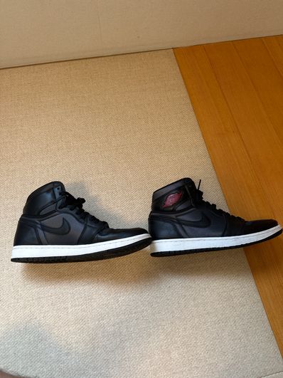 Nike Air Jordan 1 Retro High OG "Black/Metallic Silver/Gym Red"