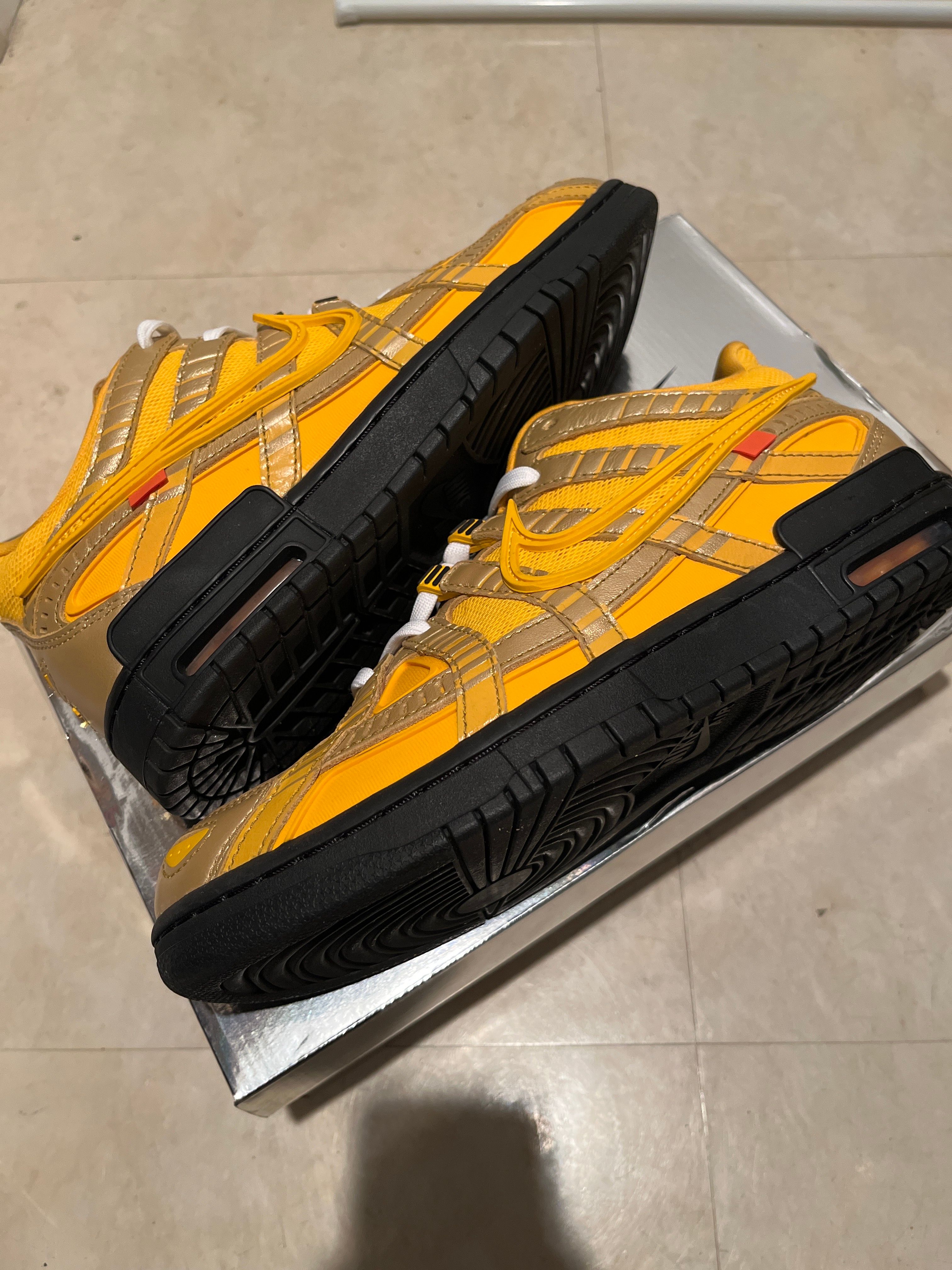 Off-White × Nike Air Rubber Dunk "University Gold" 