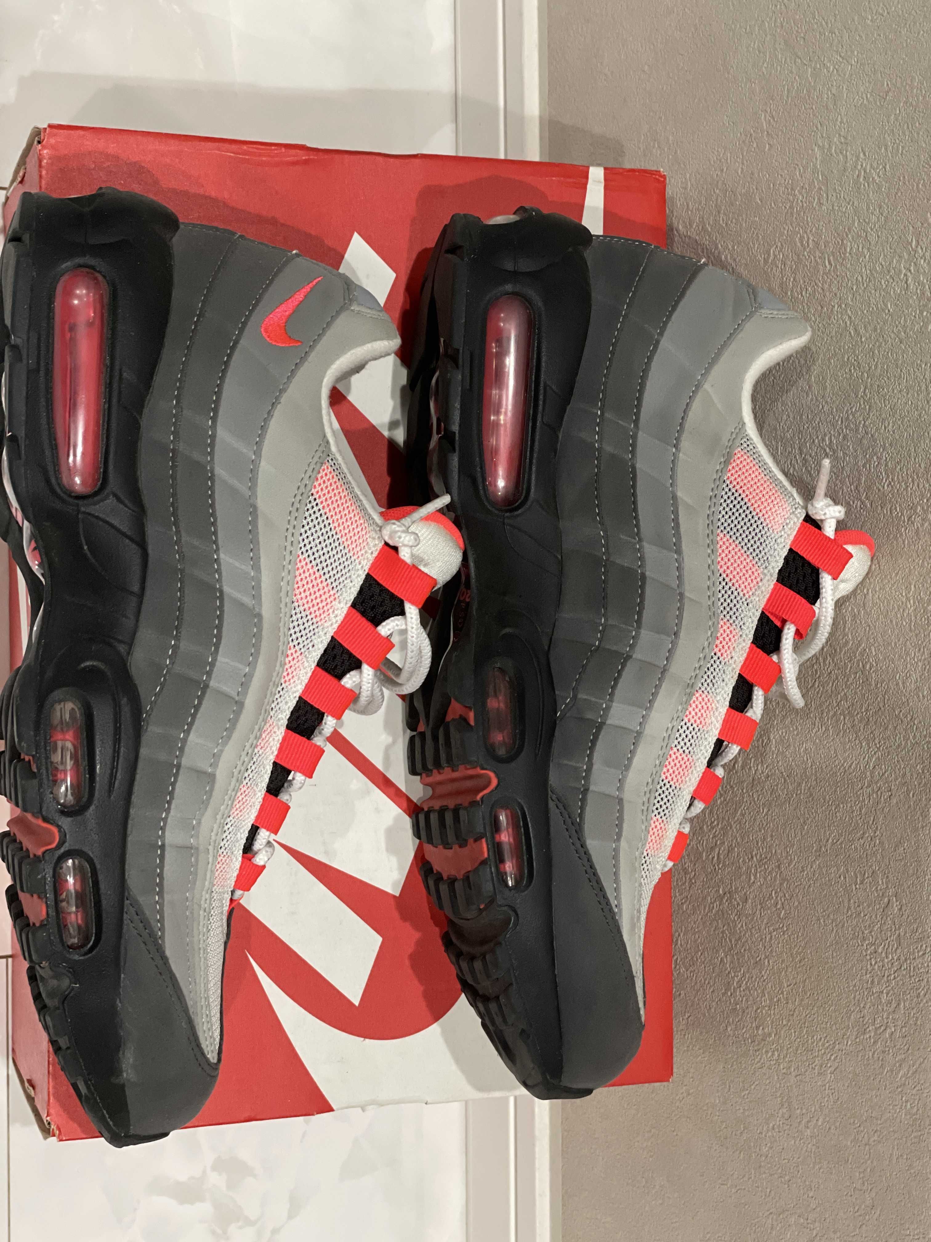 Nike Air Max 95 OG "White/Solar Red"