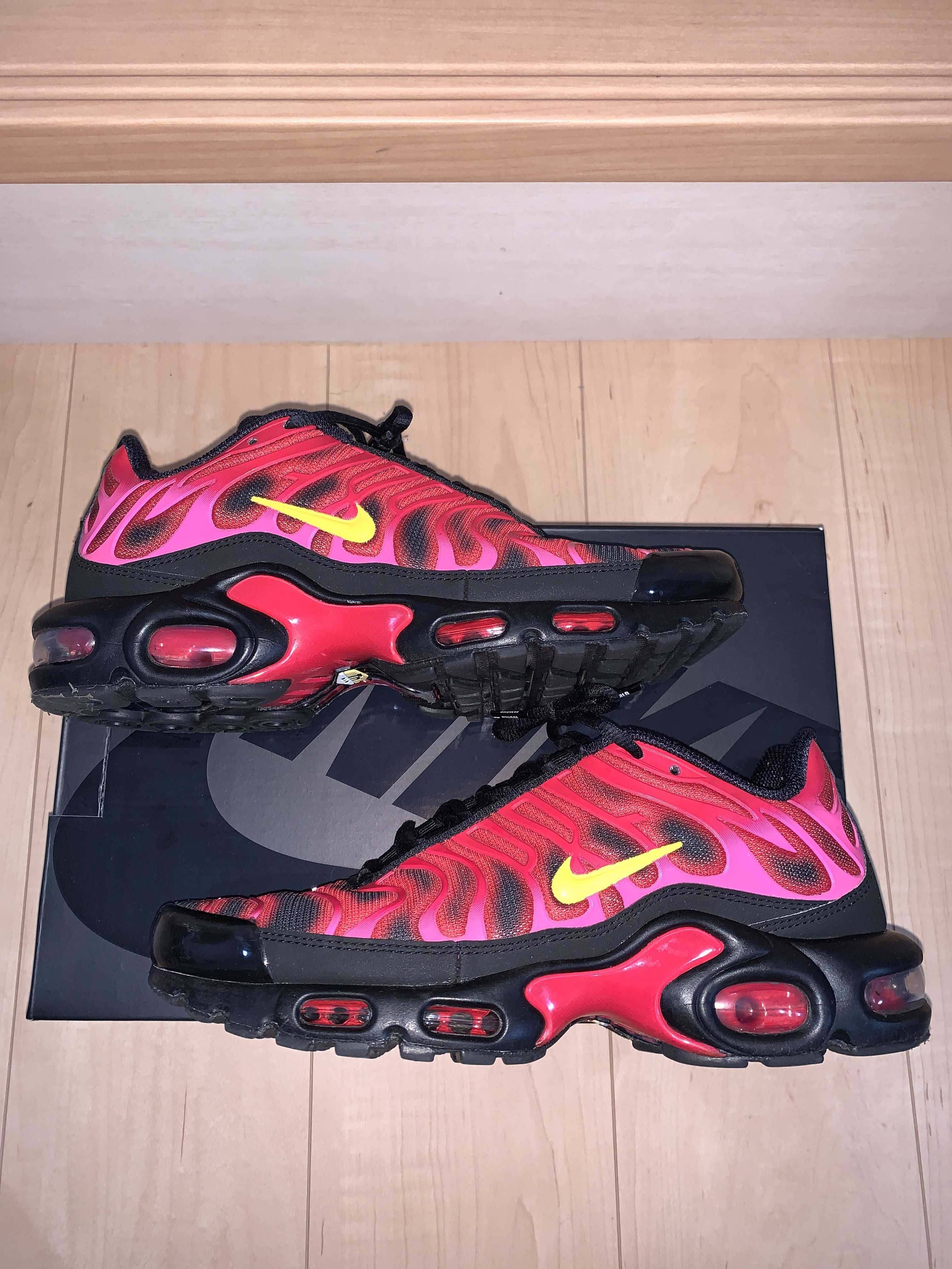 Supreme × Nike Air Max Plus "Hyper Grape"