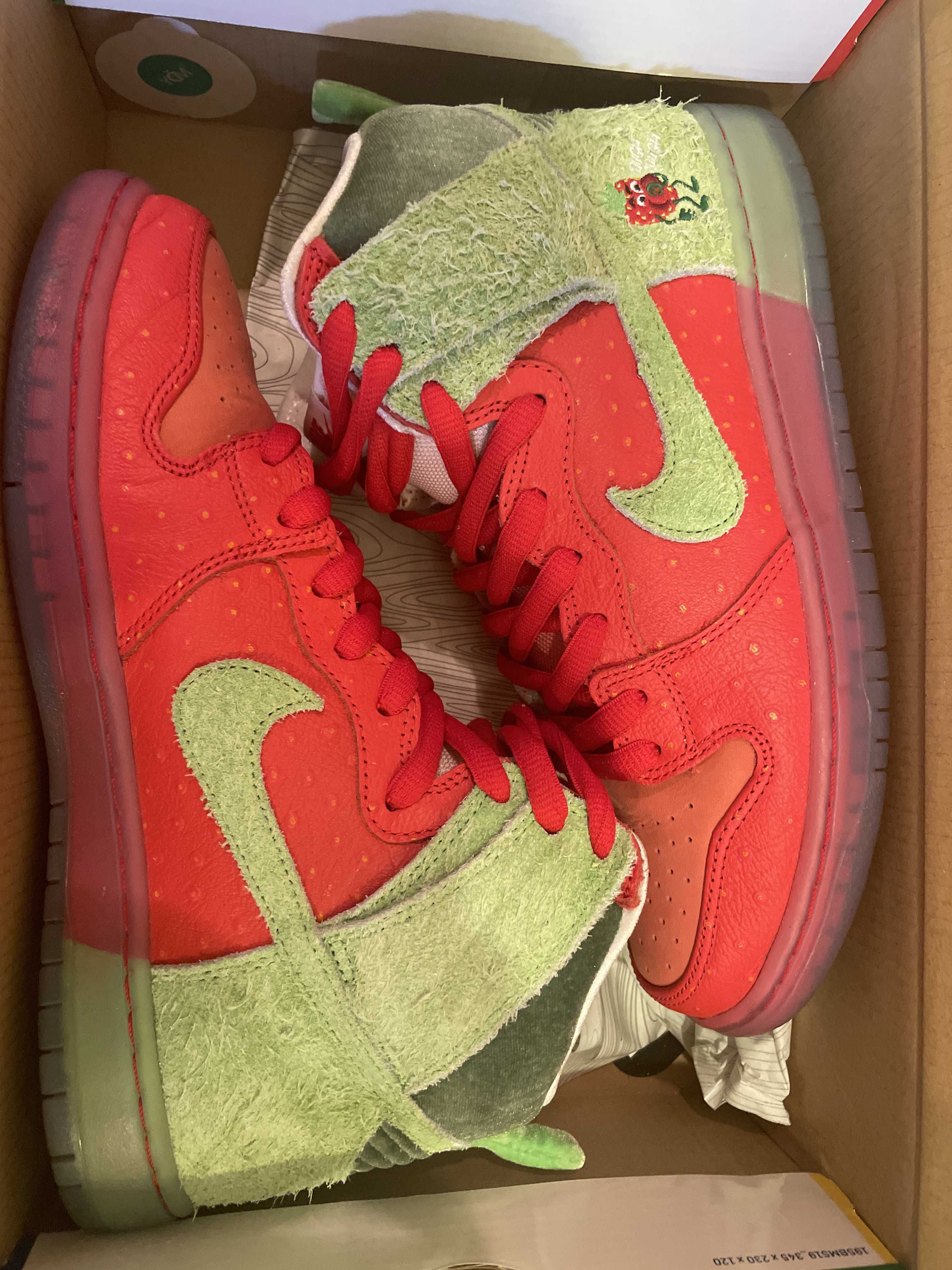 Nike SB Dunk High "Strawberry Cough"