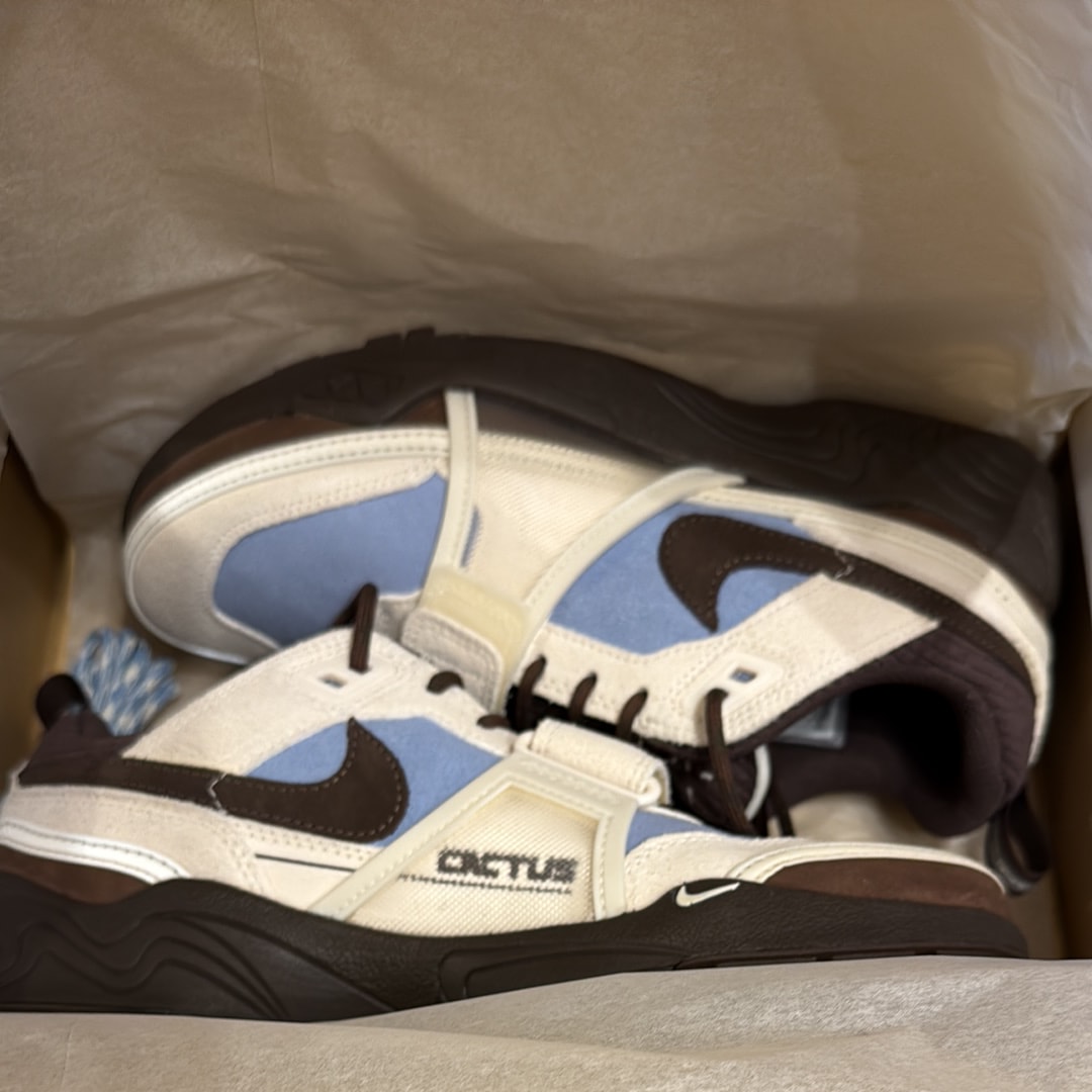 Travis Scott × Nike Zoom Field Jaxx "Pale Ivory and Leche Blue"