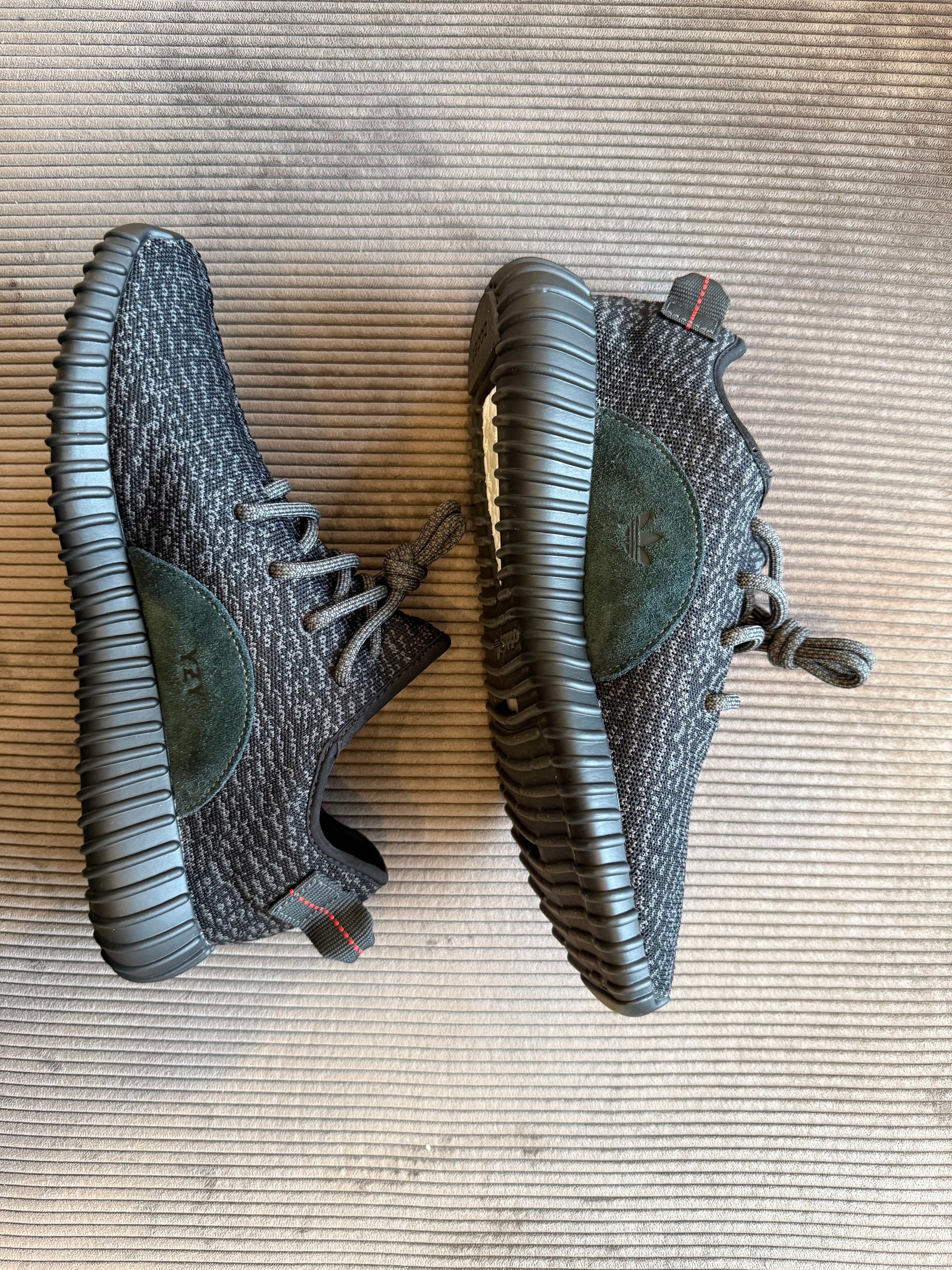 adidas YEEZY Boost 350 "Pirate Black" (2022/2023/2024)