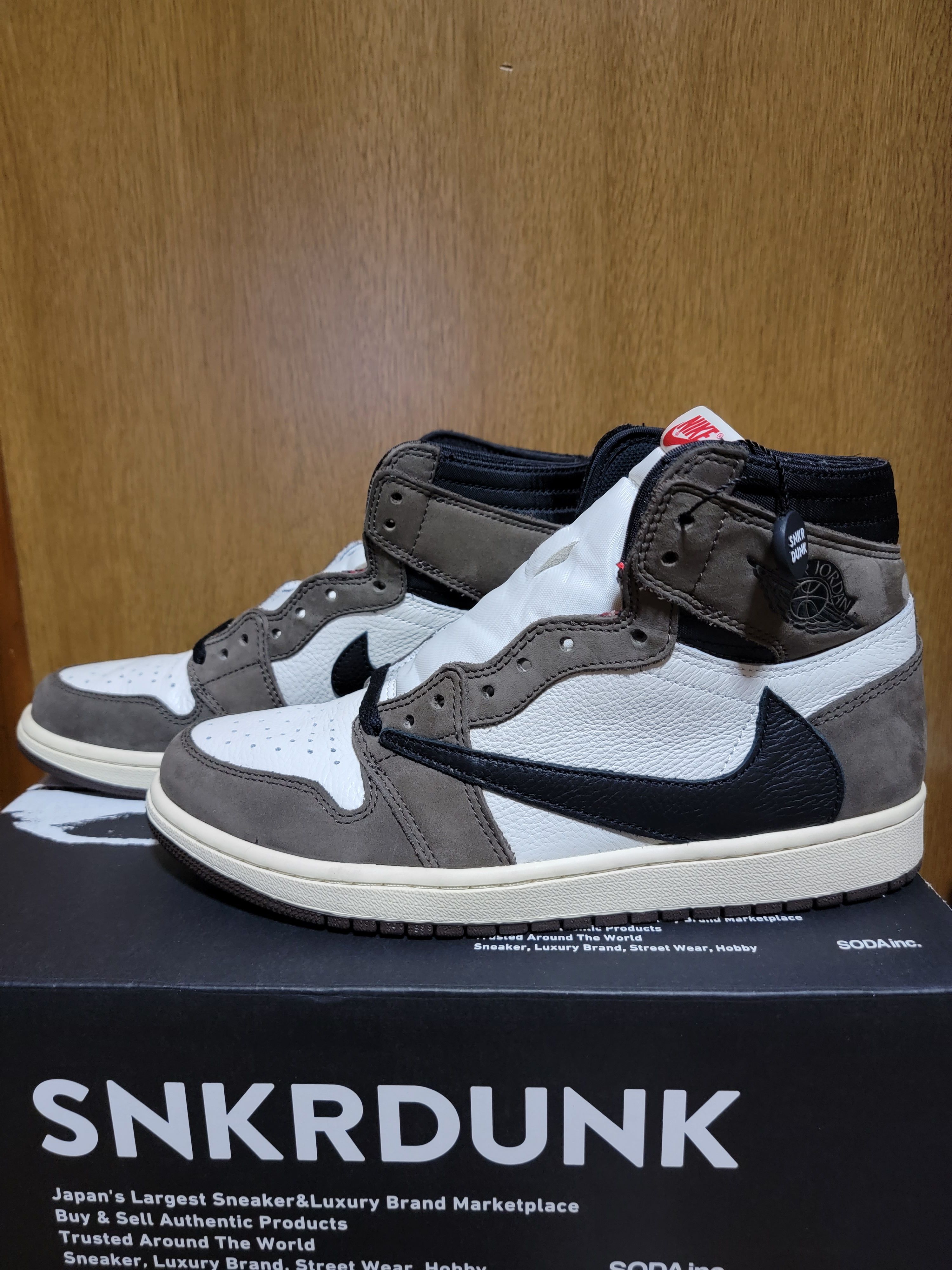 Travis Scott × Nike Air Jordan 1 Retro High OG TS SP "Sail/Dark Mocha"