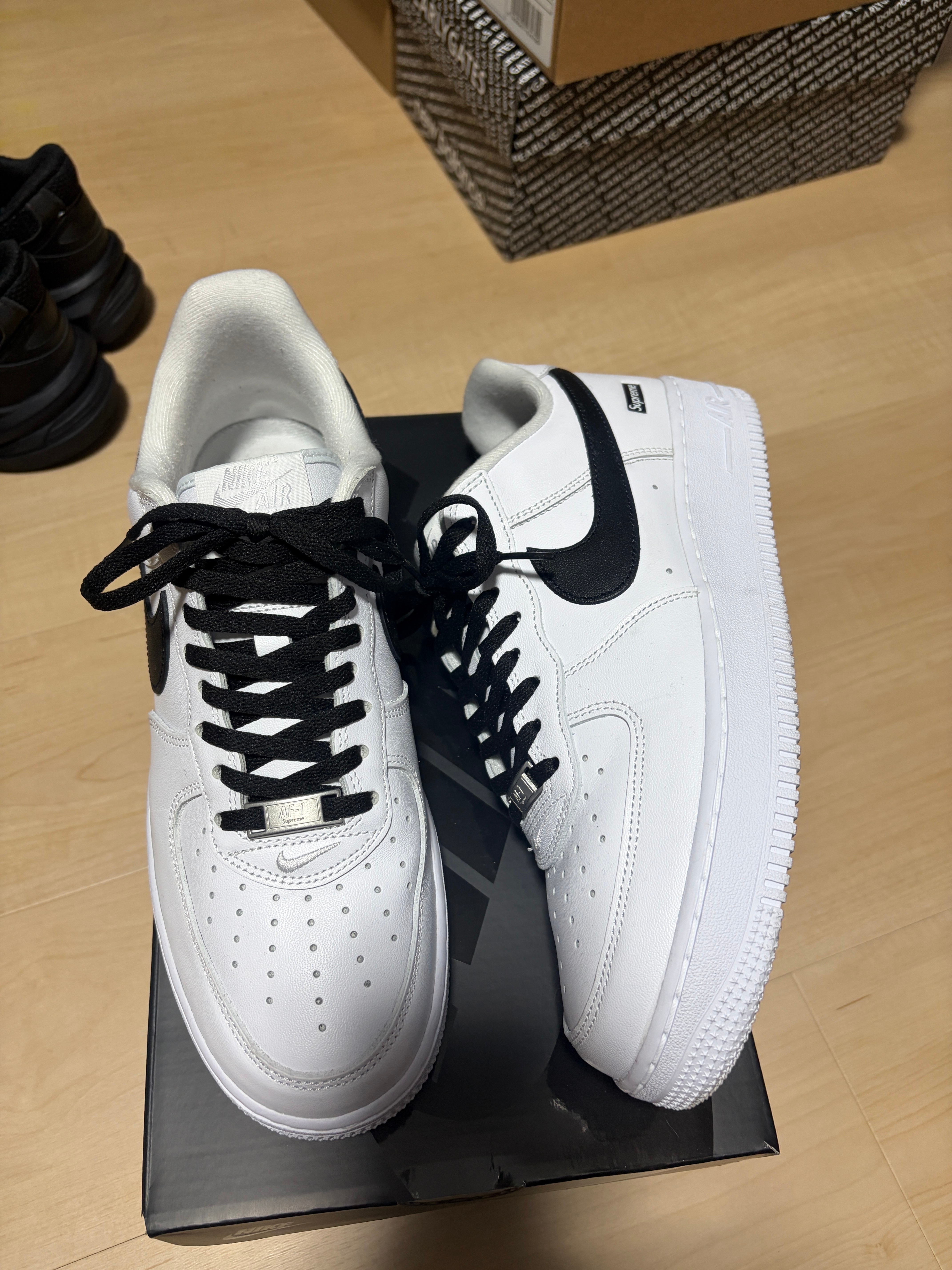 Supreme × Nike Air Force 1 Low "White/Black"
