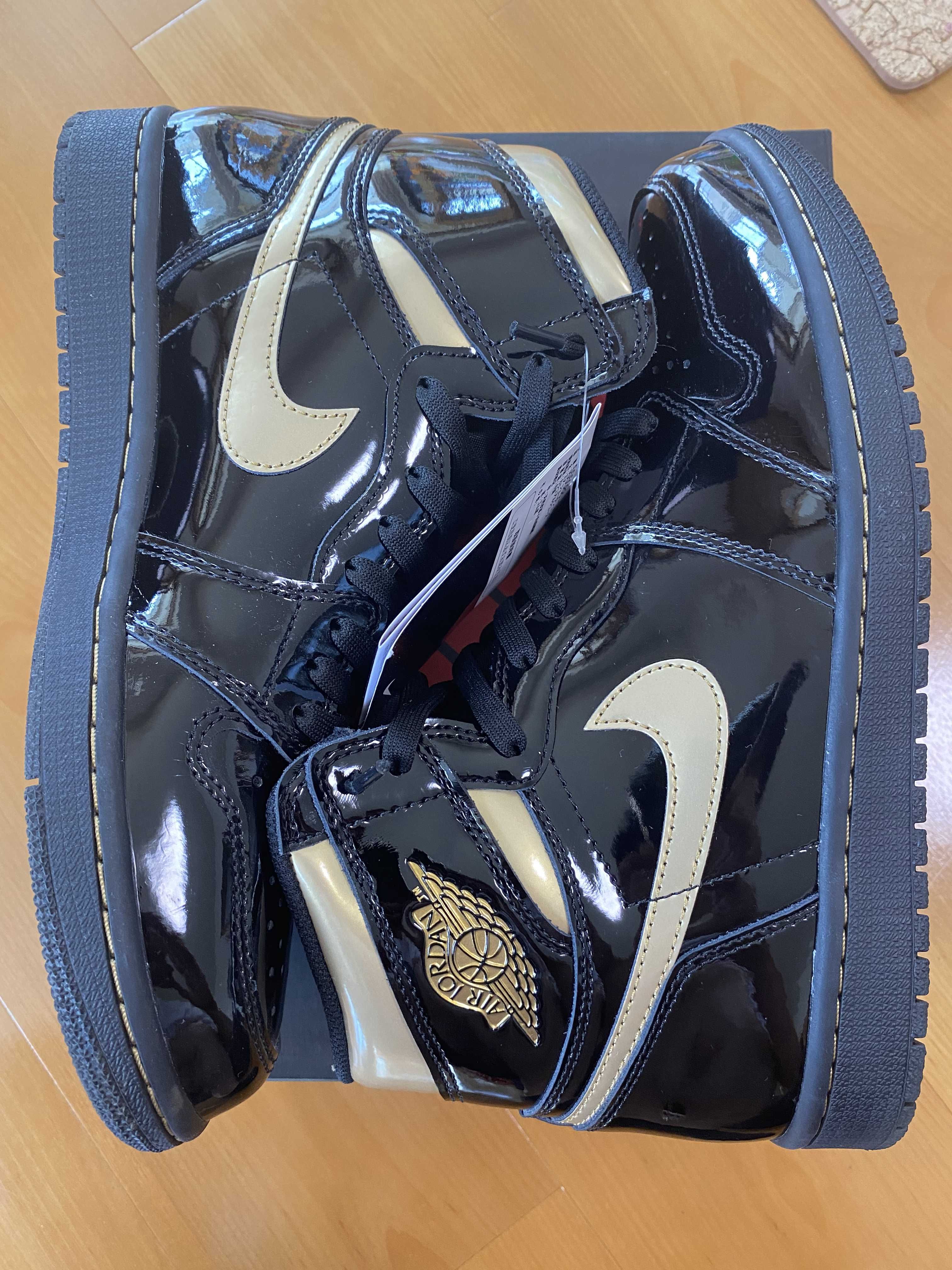 Nike Air Jordan 1 High OG "Black-Metalic Gold"