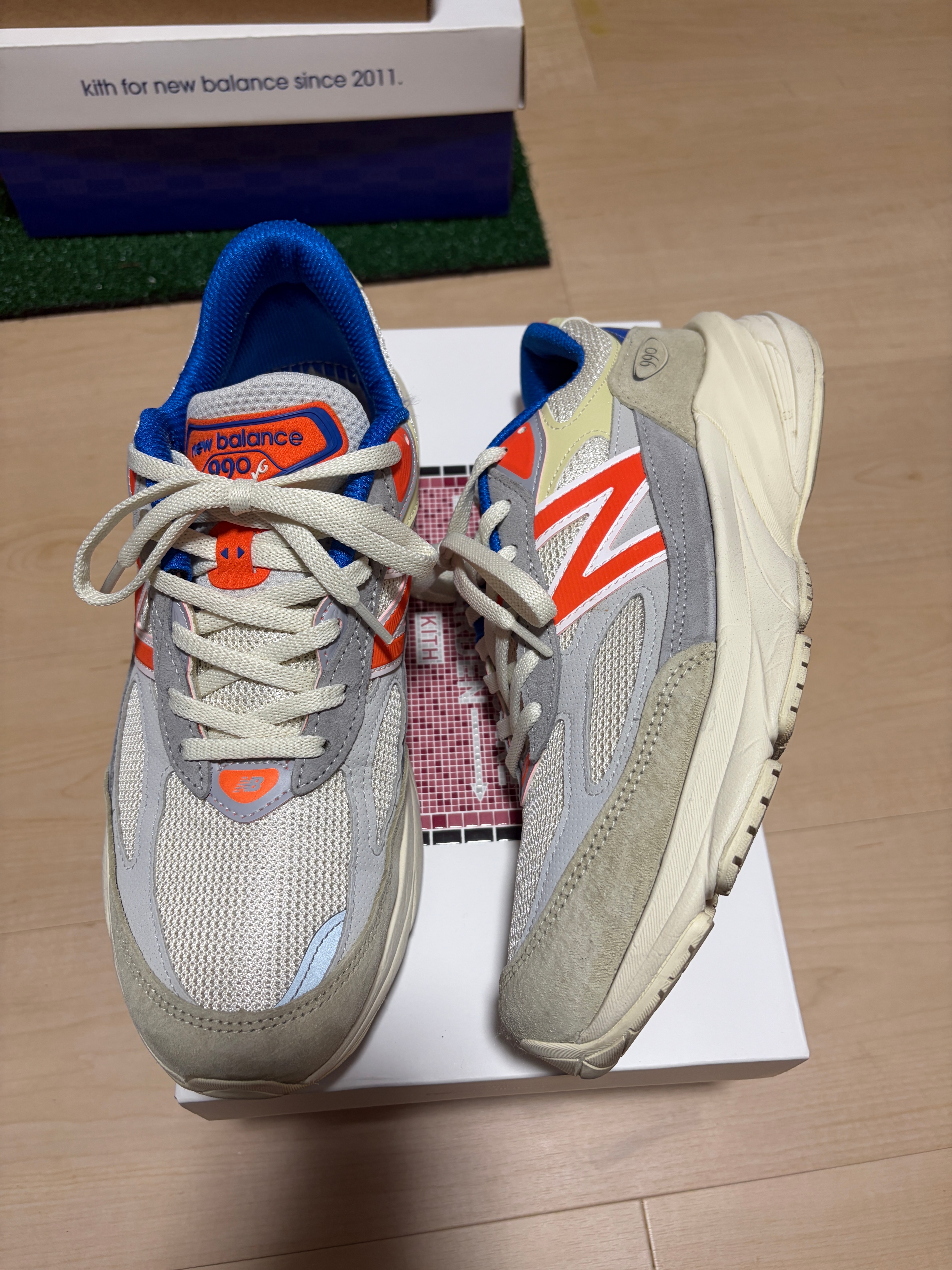 KITH × New Balance 990V6 Madison Square Garden "Sanddrift"