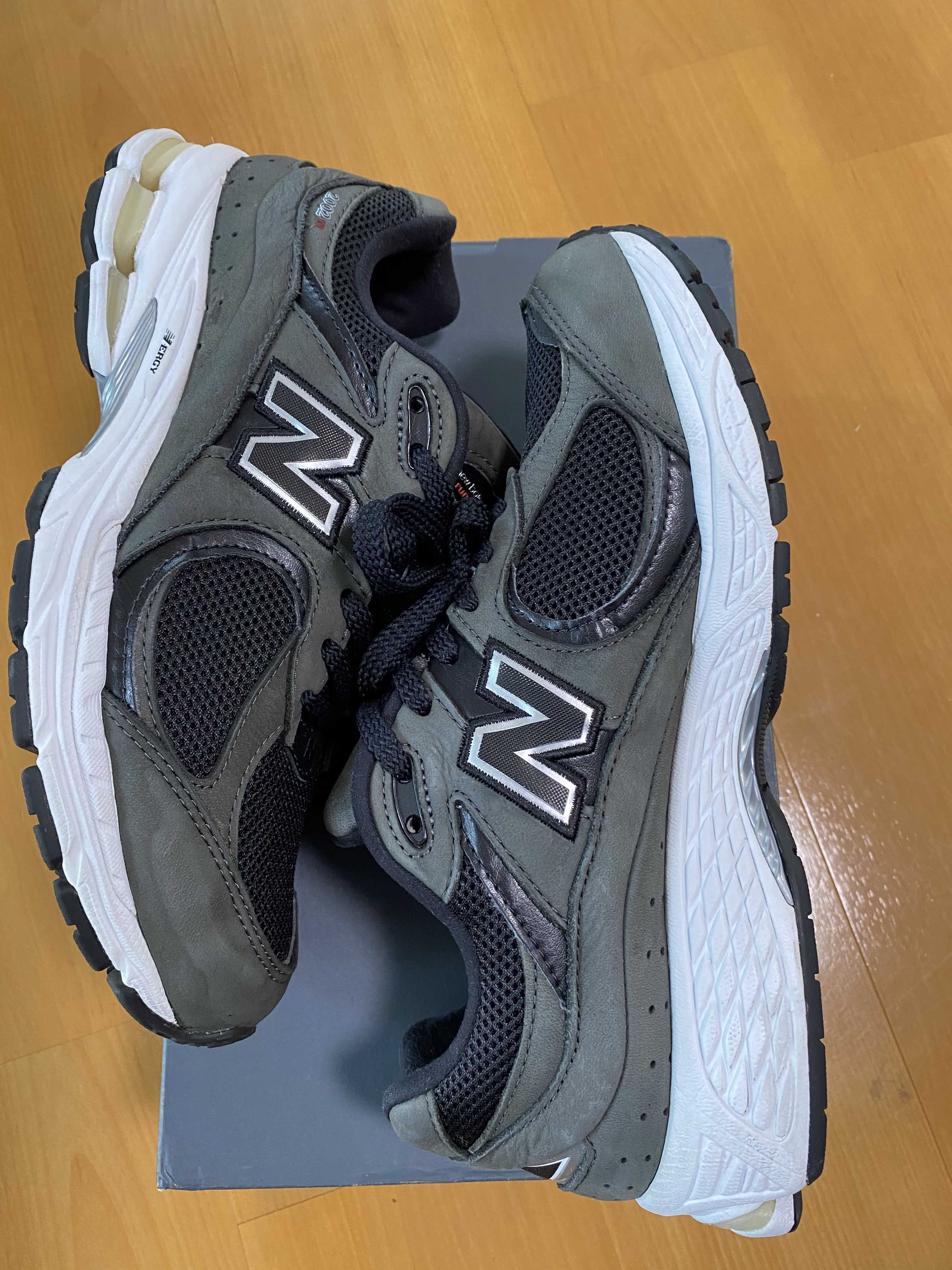 New Balance 2002R "Black/Gray"