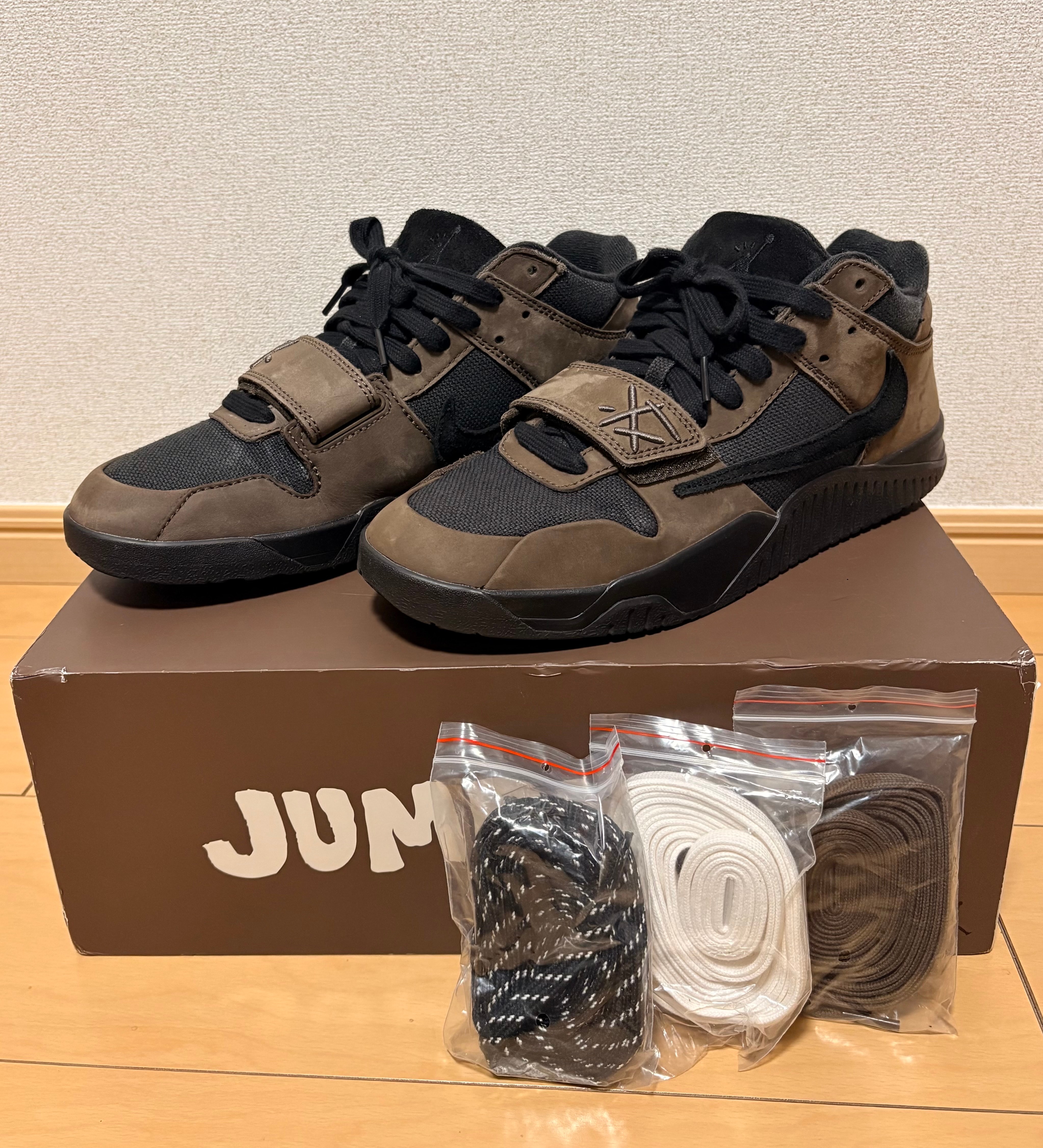 トラヴィススコット × ナイキ ジョーダン ジャンプマンジャック TR CJ1 T-Rexx "ブラック アンド ダークモカ"