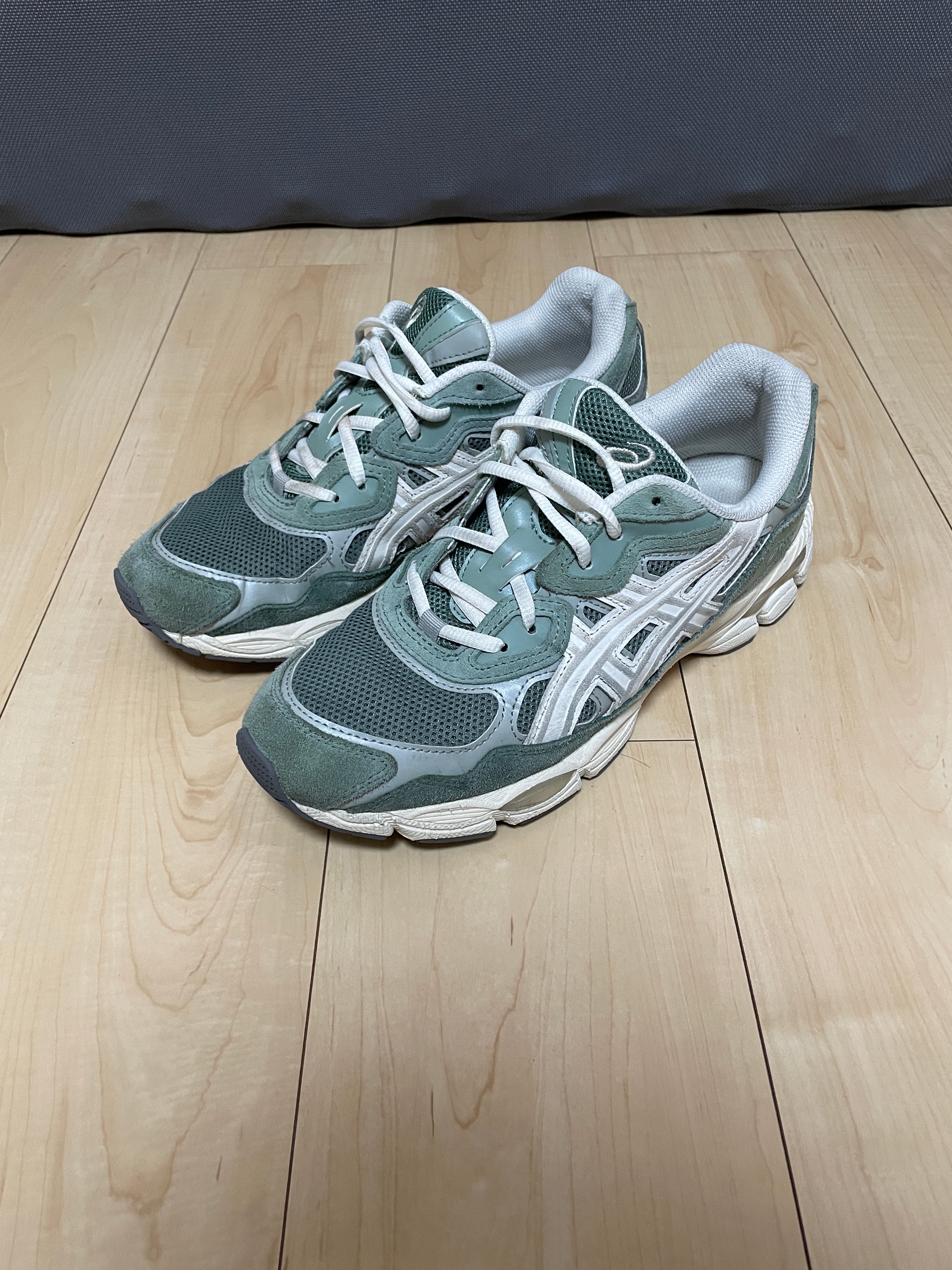 アシックス ゲルNYC "アイビー/スモークグレー"