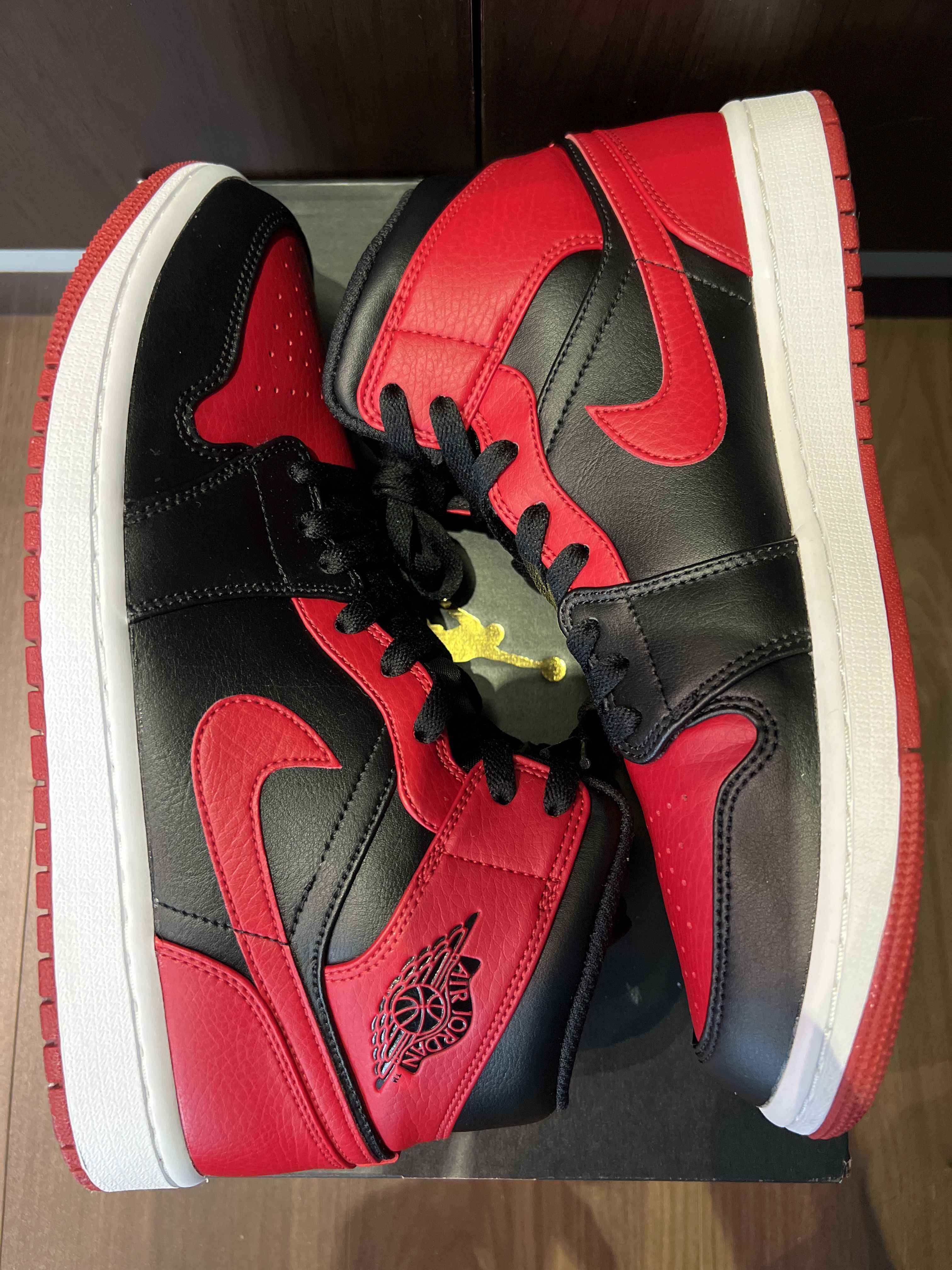 Nike Air Jordan 1 Mid "Bred"