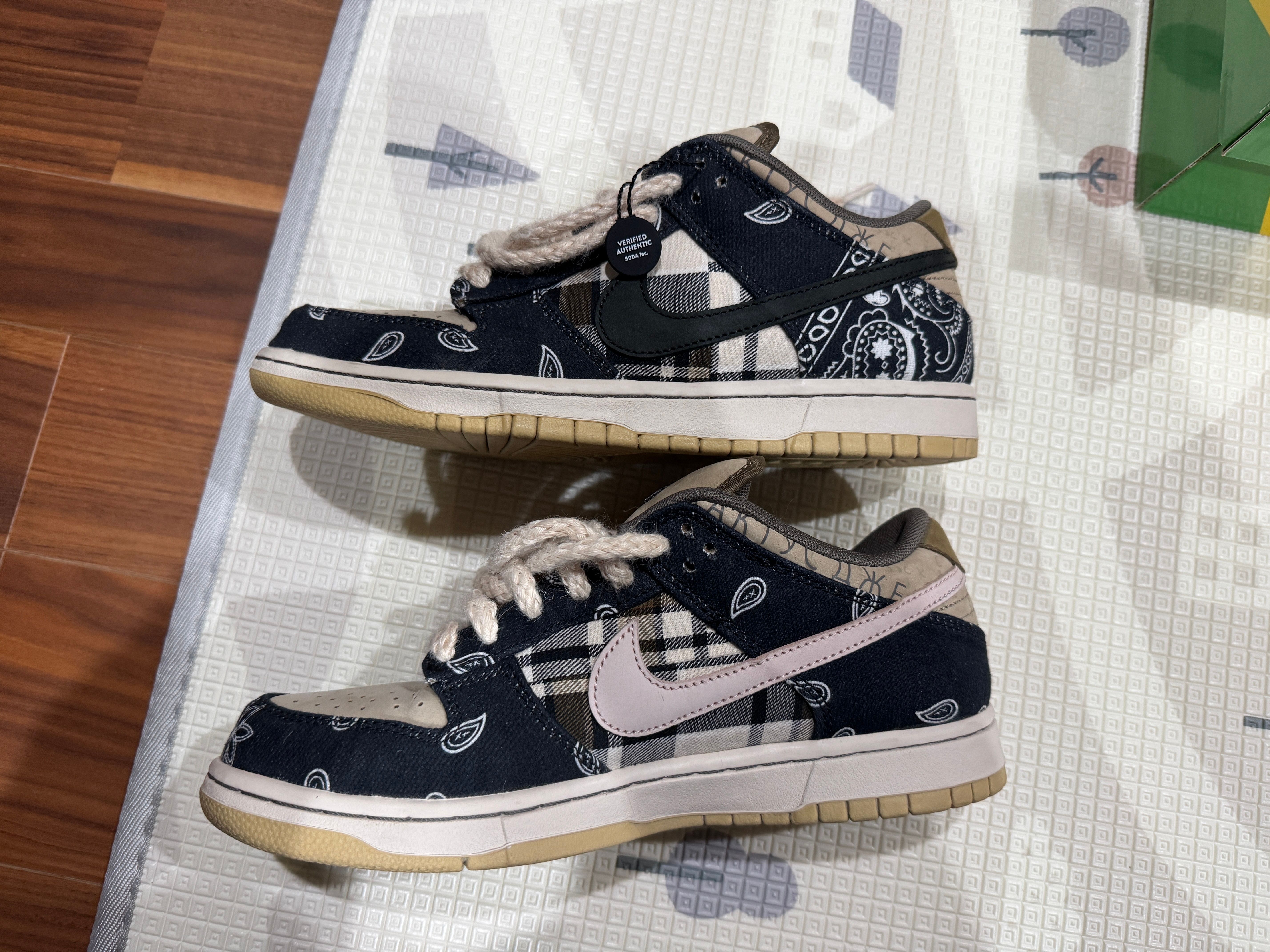 Travis Scott × Nike SB Dunk Low "Black/Parachute Beige"