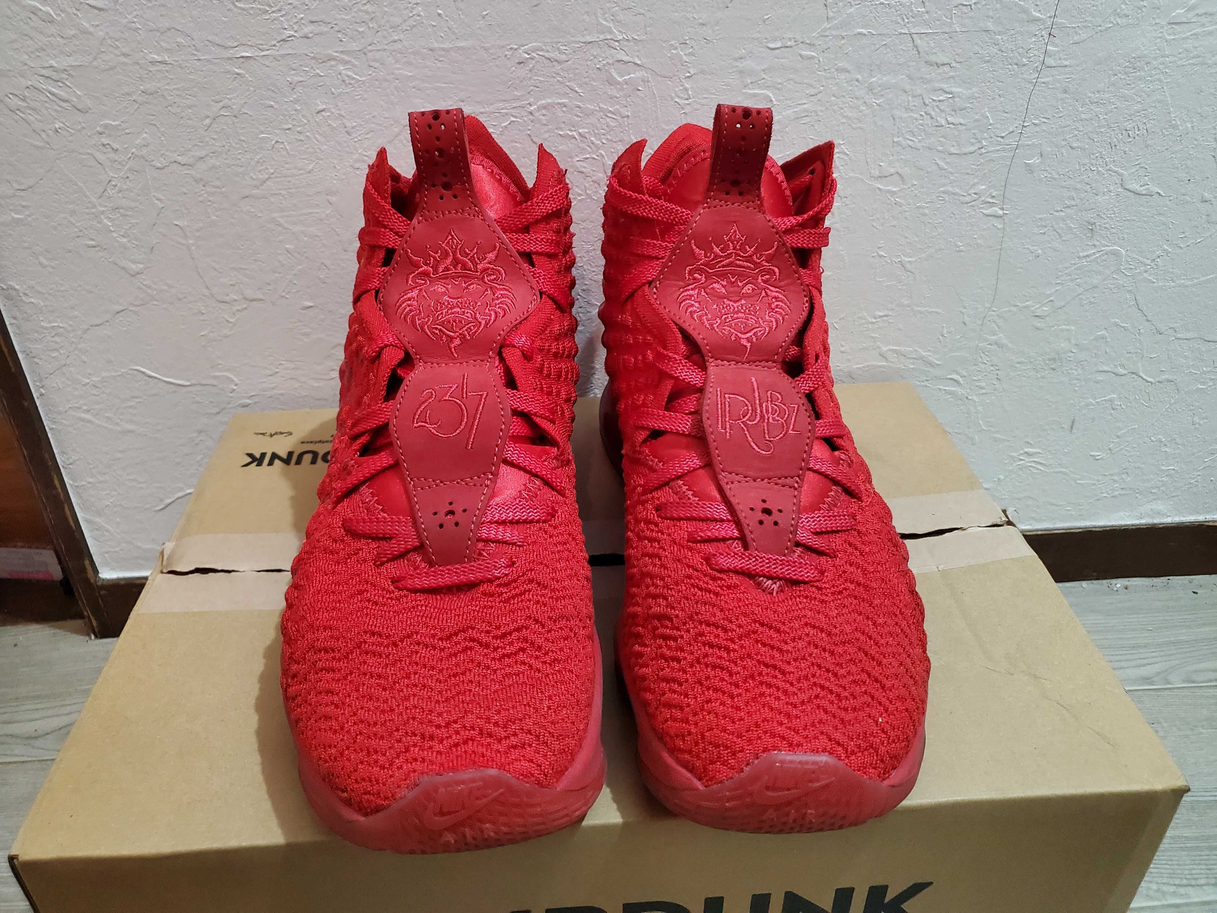 Nike LeBron 17 "Red Carpet"