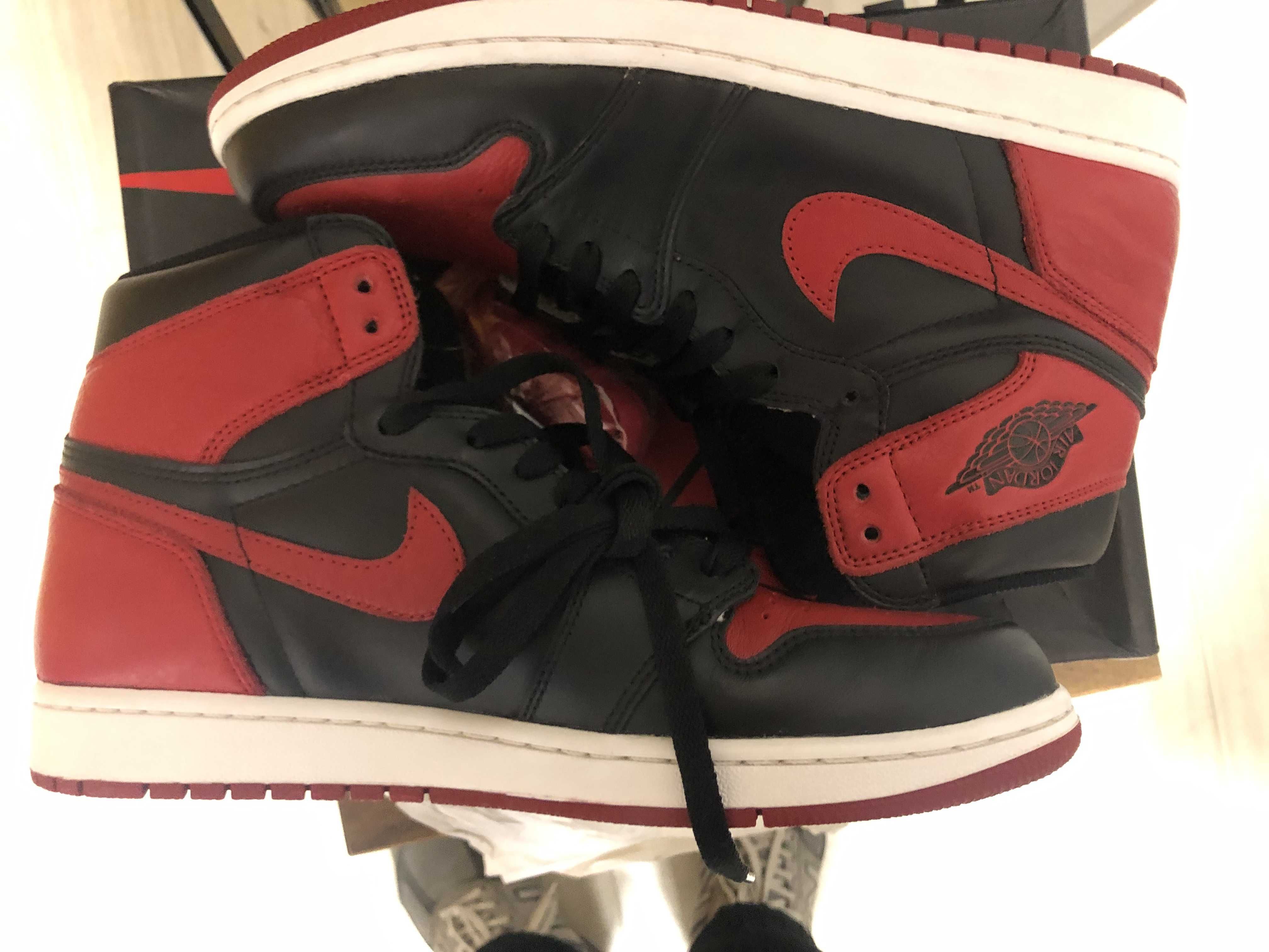 Nike Air Jordan 1 Retro High OG "Bred/Banned" (2016)