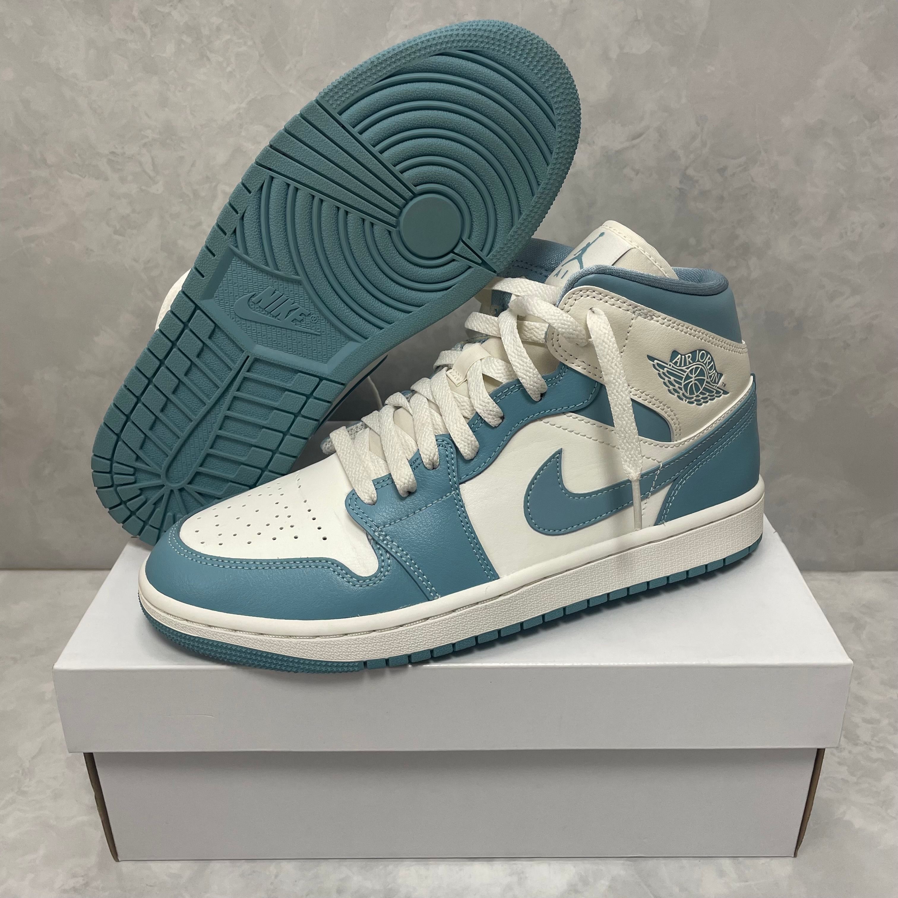 Nike Women's Air Jordan 1 Mid "University Blue"