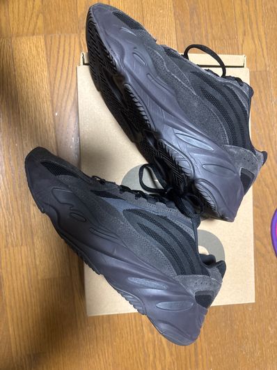 adidas YEEZY BOOST 700 V2 "Vanta"