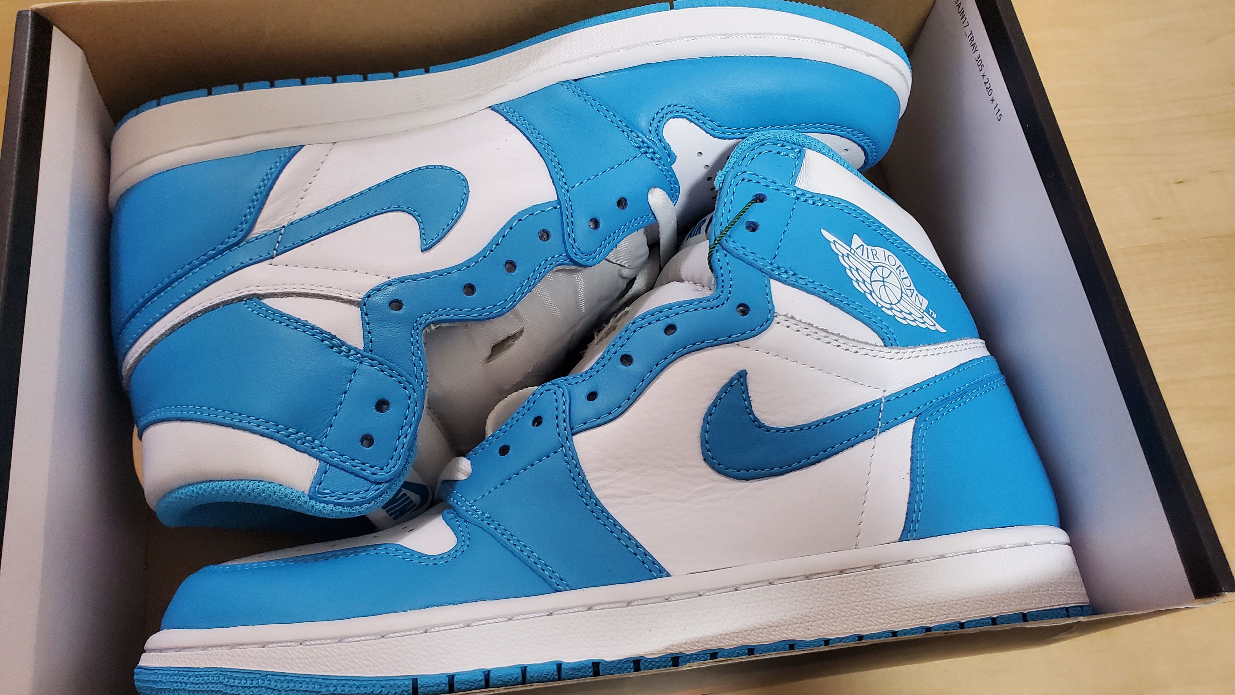 Nike Air Jordan 1 Retro High "UNC"