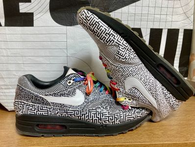 Nike air max reflective 2025 logo