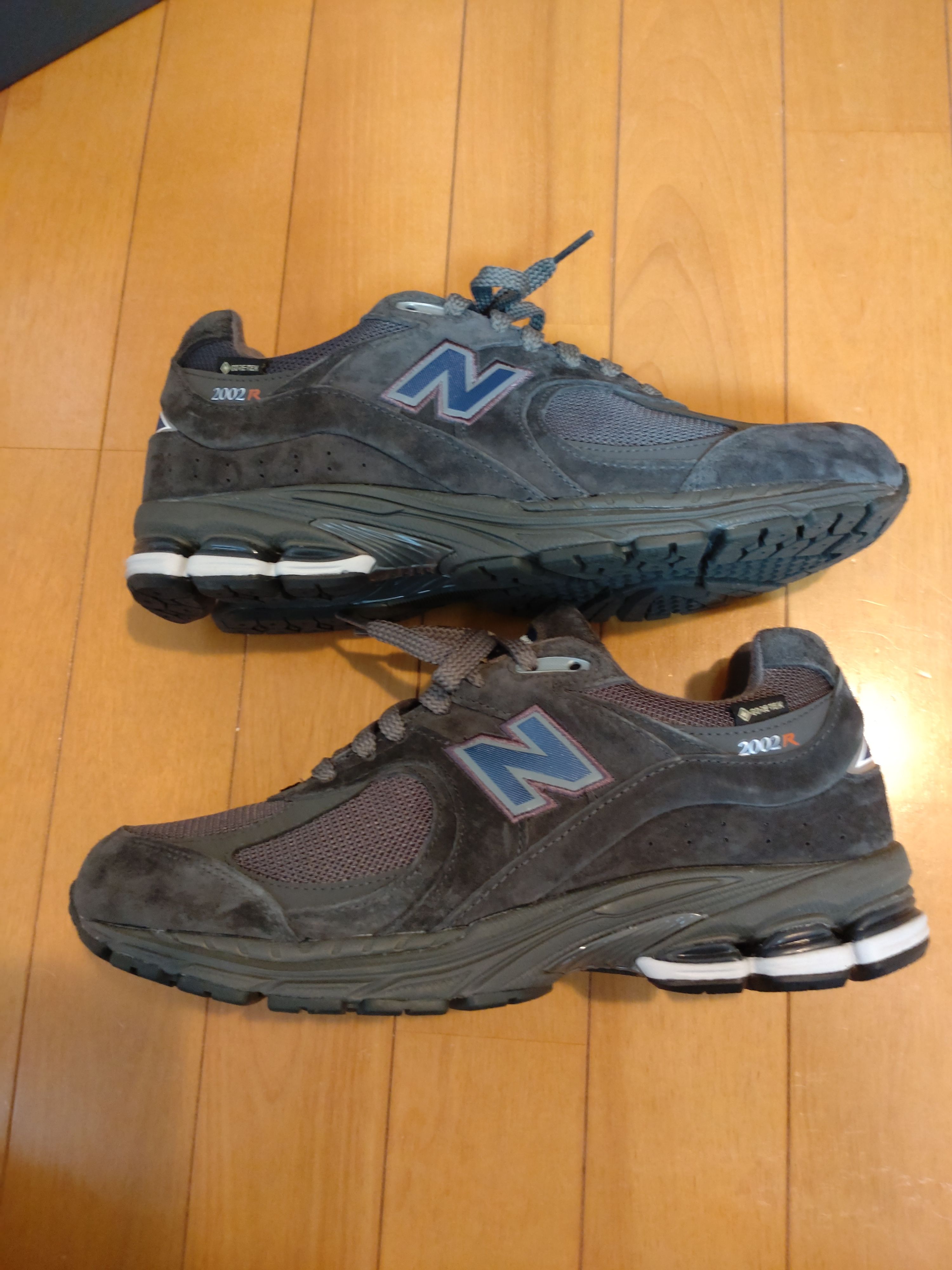 BEAMS × New Balance 2002R GORE-TEX "Charcoal"