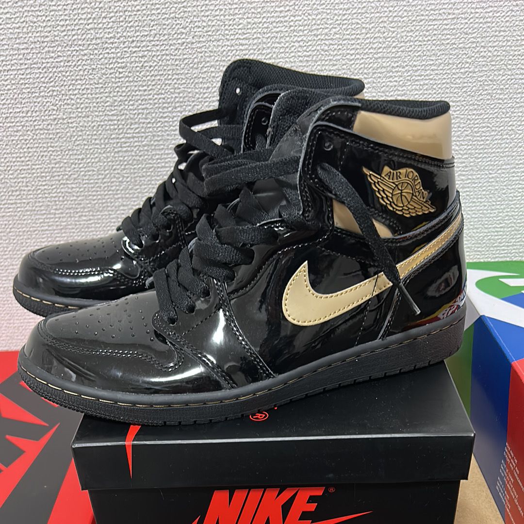 Nike Air Jordan 1 High OG "Black-Metalic Gold"