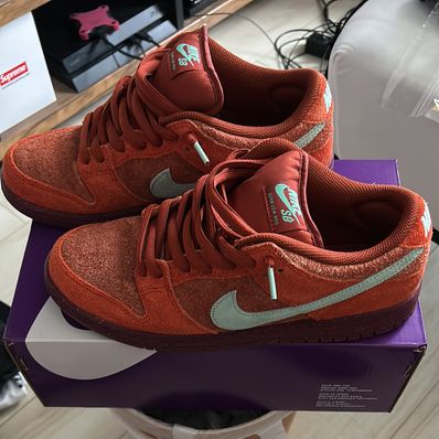 Nike SB Dunk Low Pro PRM "Mystic Red and Rosewood"