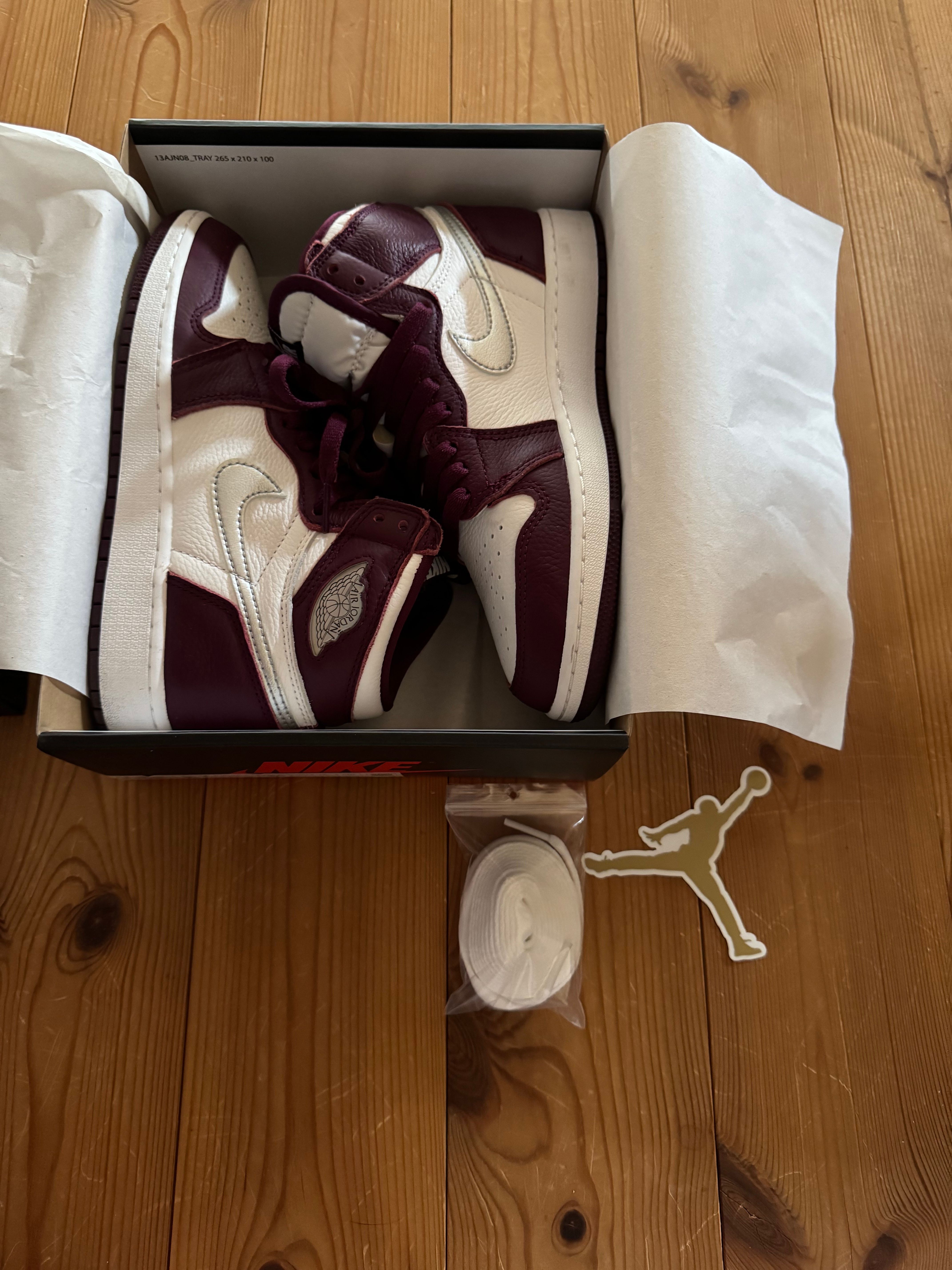 Nike GS Air Jordan 1 High OG "Bordeaux"