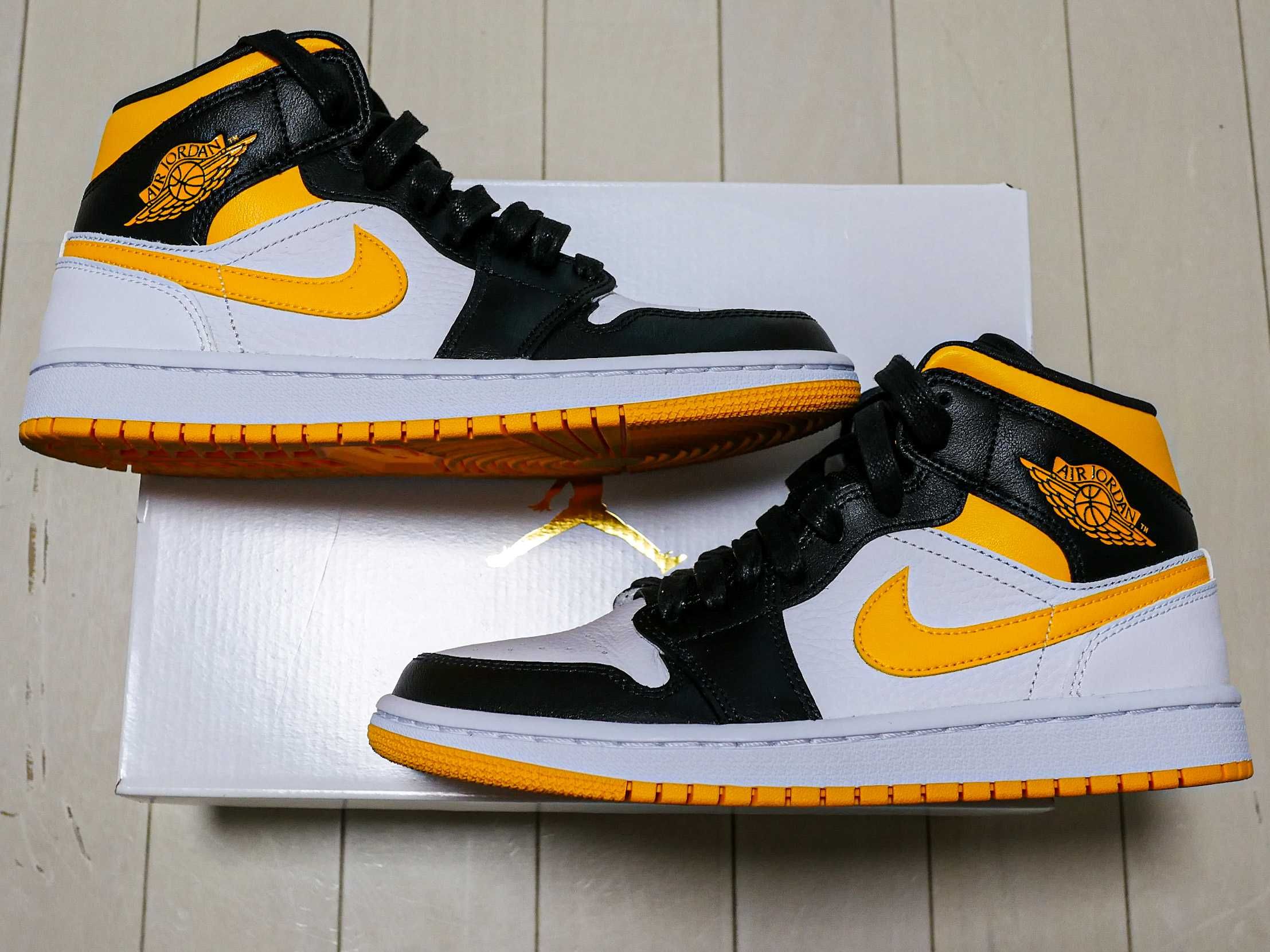 Nike Women's Air Jordan 1 Mid SE "Laser Orange Black"      