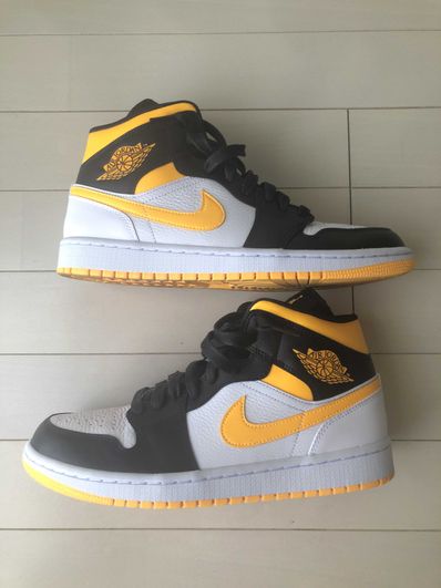 Nike Women's Air Jordan 1 Mid SE "Laser Orange Black"