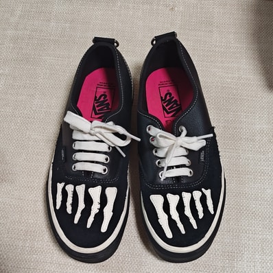 Mark SBTG × Vans Authentic "Black/Mars"
