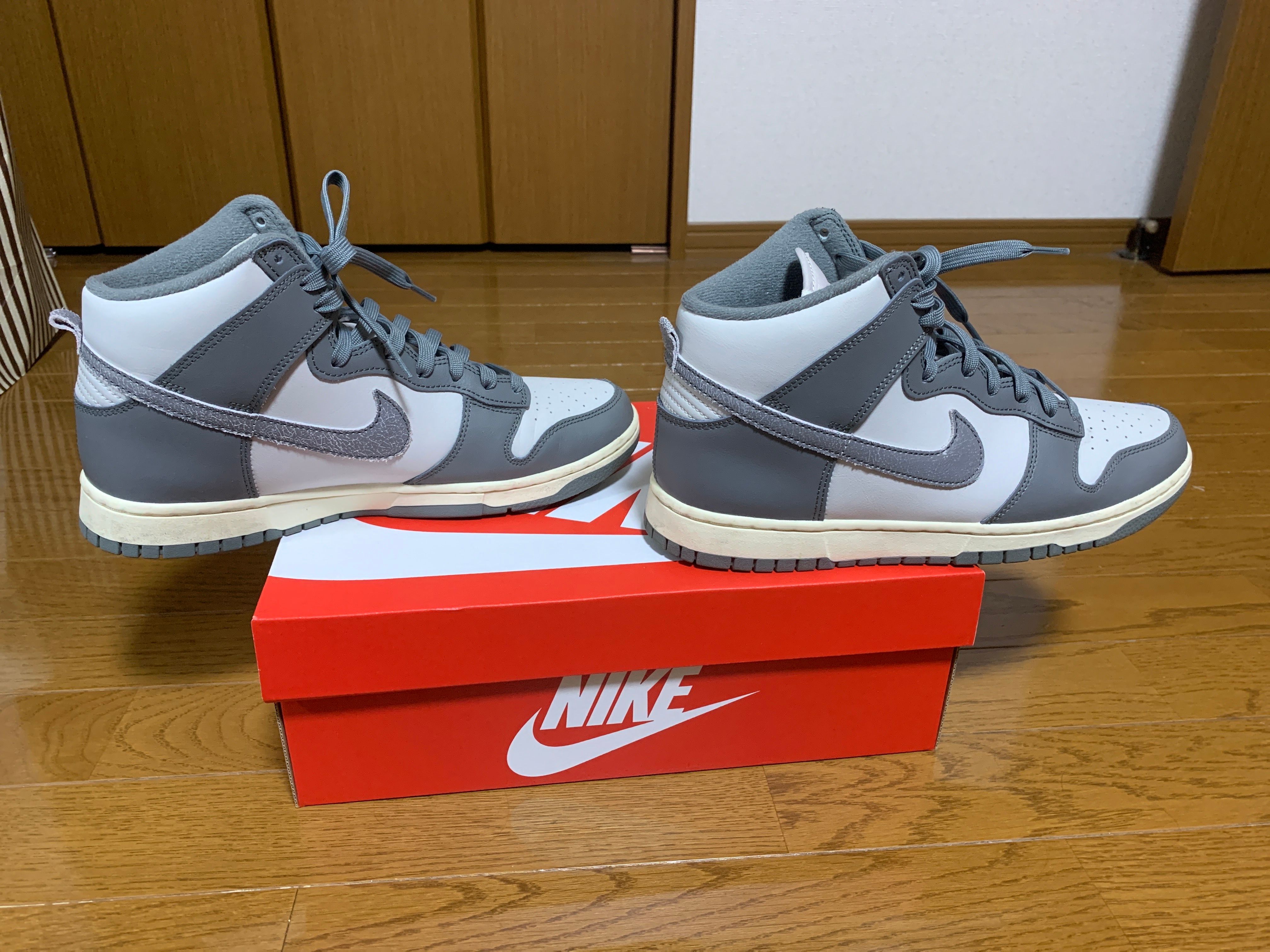 Nike Dunk High Retro SE Vintage "Light Bone and Tumbled Grey"