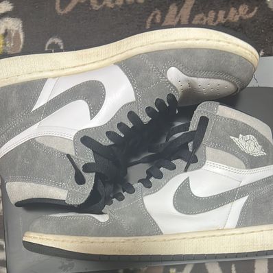 Nike Air Jordan 1 Retro High OG "Black and Smoke Grey"