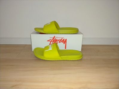 STUSSY × NIKE BENASSI SLIDE "VOLT"