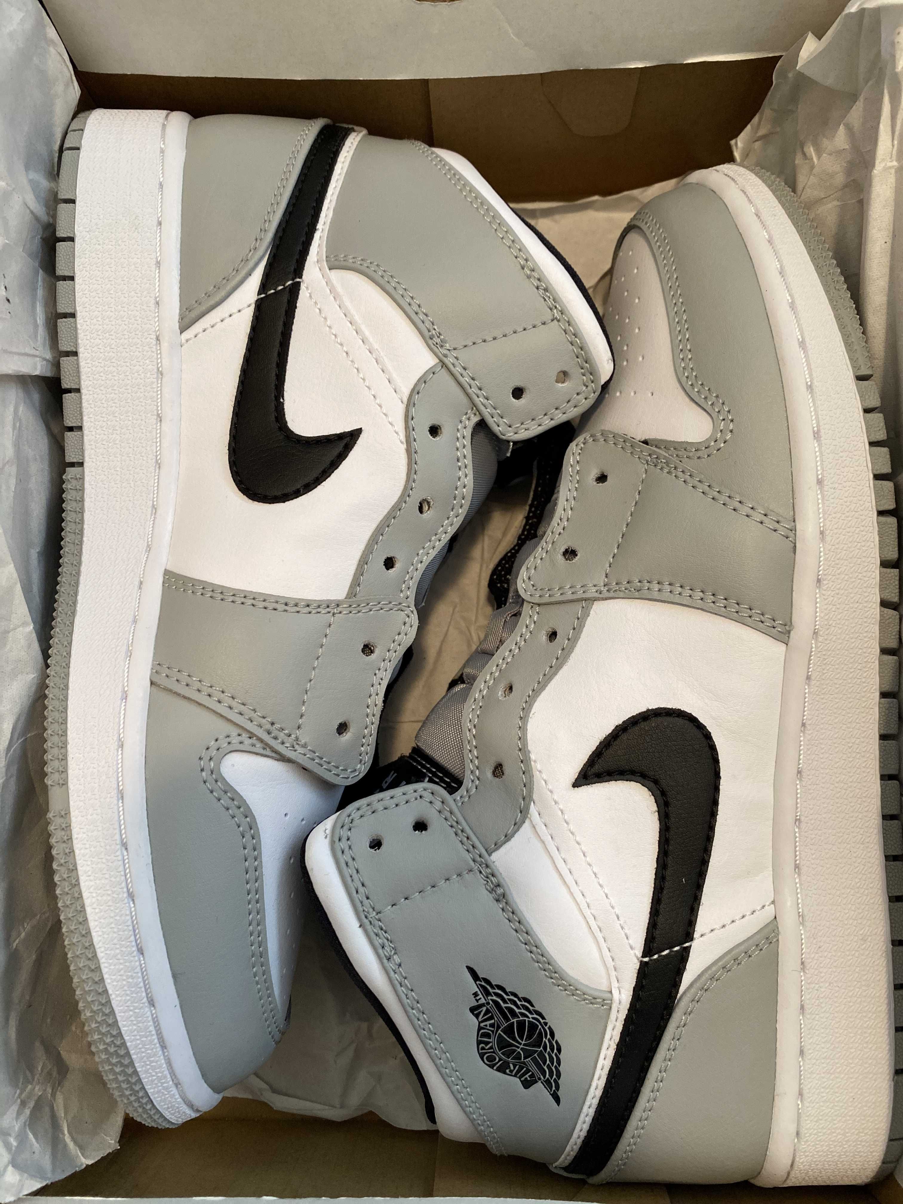 Nike GS Air Jordan 1 Mid "Light Smoke Grey/Black/White"