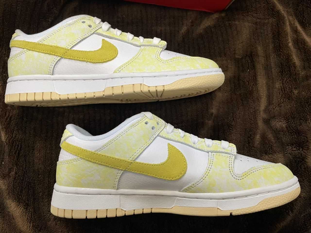 NIKE Women's DUNK LOW "YELLOW STRIKE"