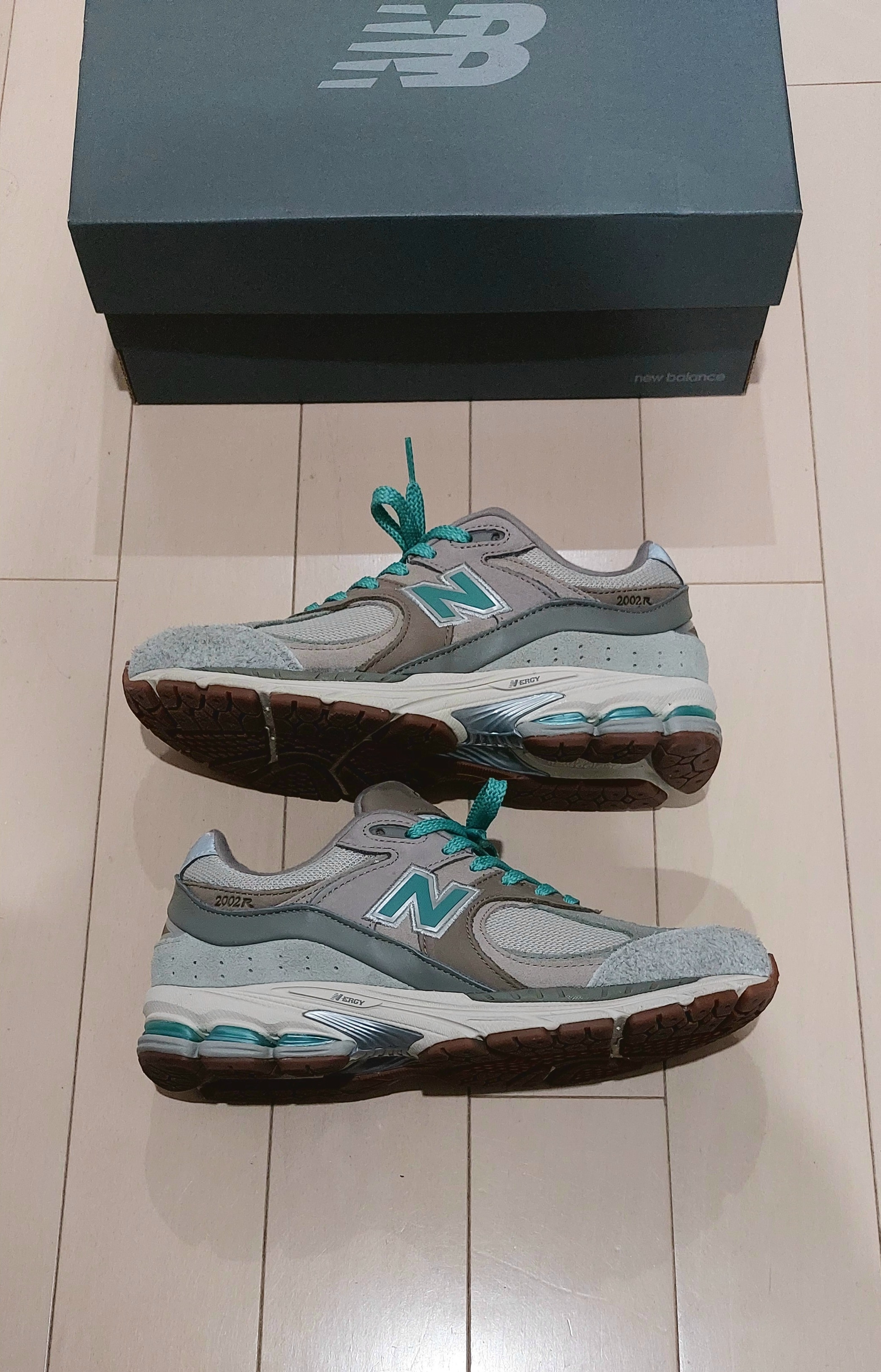 アトモス × ニューバランス 2002R "オアシス"